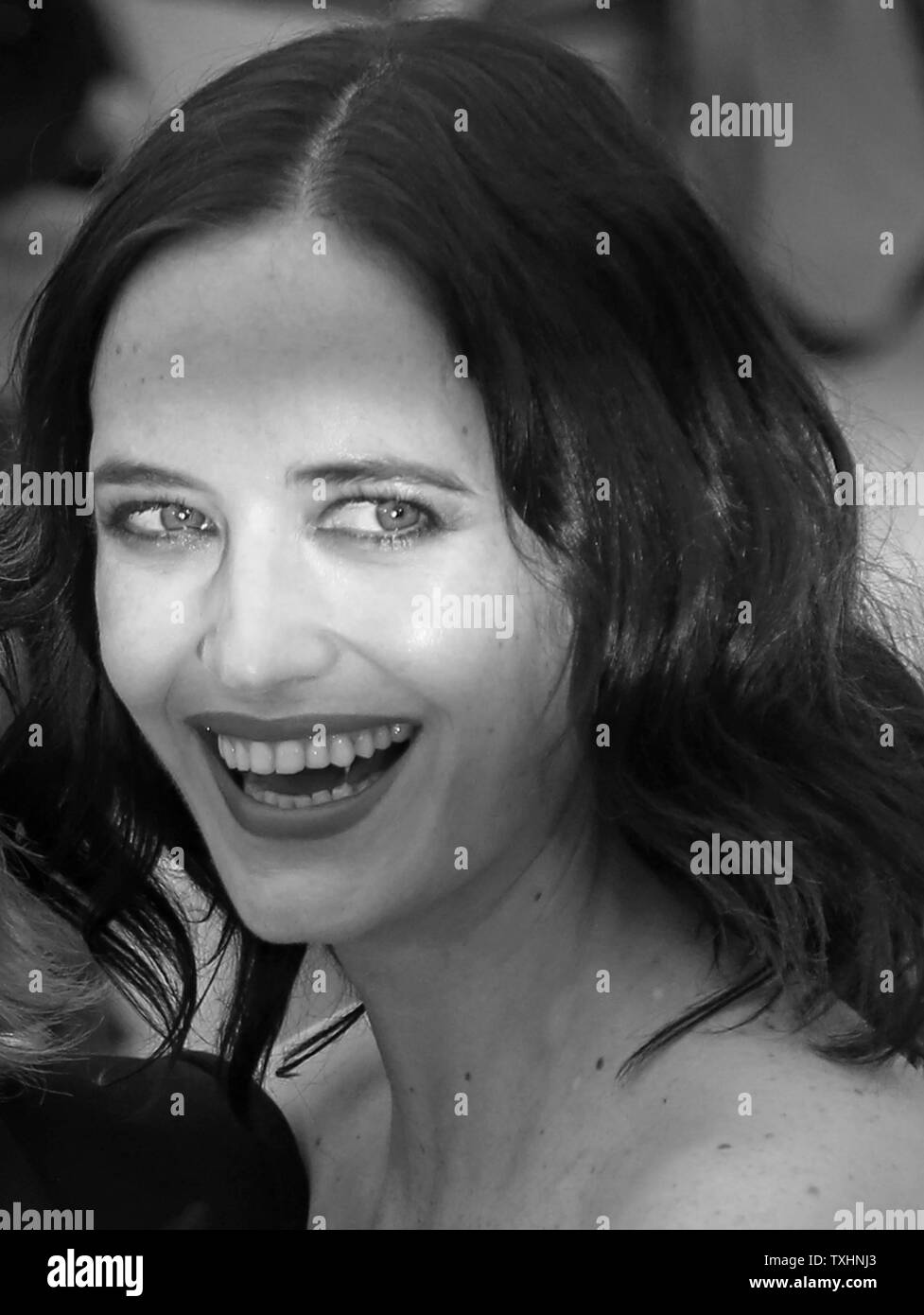 Eva Green llega en un photocall para la película 'D'apres une histoire vraie" durante la 70ª anual del Festival Internacional de Cine de Cannes en Cannes, Francia, el 27 de mayo de 2017. Foto por David Silpa/UPI Foto de stock