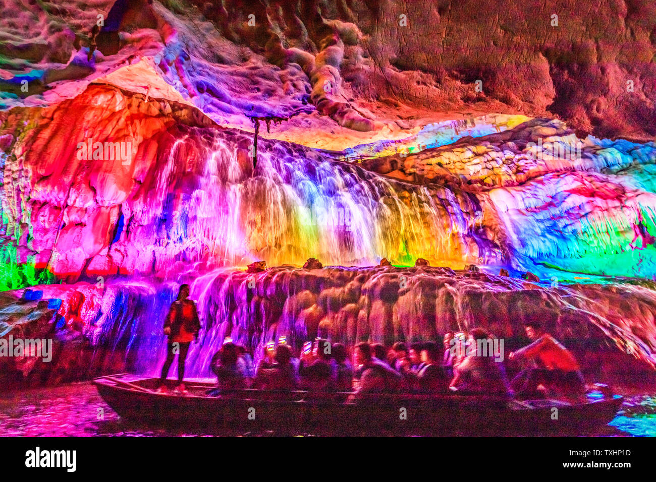 Rock Dakou ríos subterráneos cársticos cueva Cascada, Lianzhou, China Foto de stock