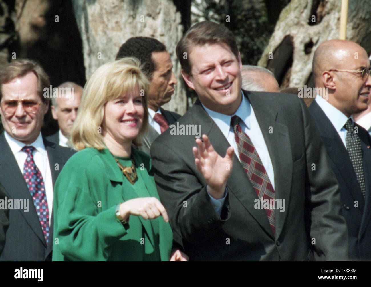 El Vicepresidente Al Gore y su esposa Tipper asistir a un evento con el presidente estadounidense Bill Clinton y el Rey de Marruecos, Hassan II en el Jardín Sur de la Casa Blanca en Washington, el 15 de marzo de 1995. UPI Foto de stock