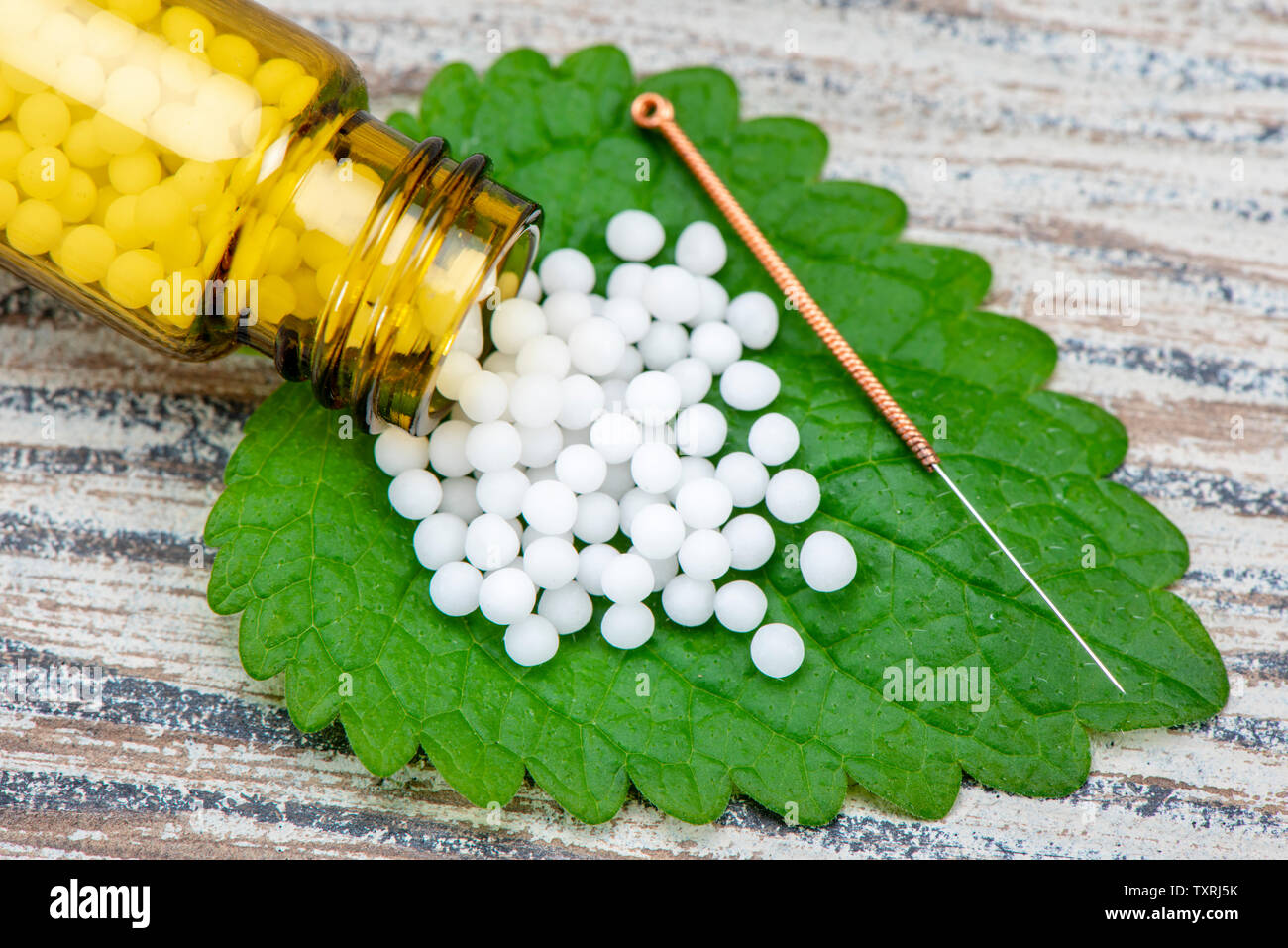 La medicina alternativa con homeopatía y acupuntura Foto de stock