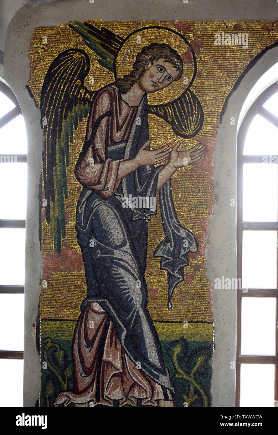 Un mosaico restaurado recientemente angel es visto en la Iglesia de la  Natividad, donde los cristianos creen que Jesucristo nació en Belén,  Cisjordania, 15 de diciembre de 2016. El Comité presidencial palestino