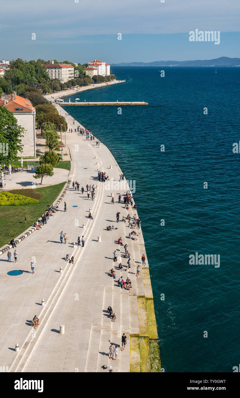 Paseo marítimo y órgano en el puerto de Zadar en Croacia Fotografía de  stock - Alamy