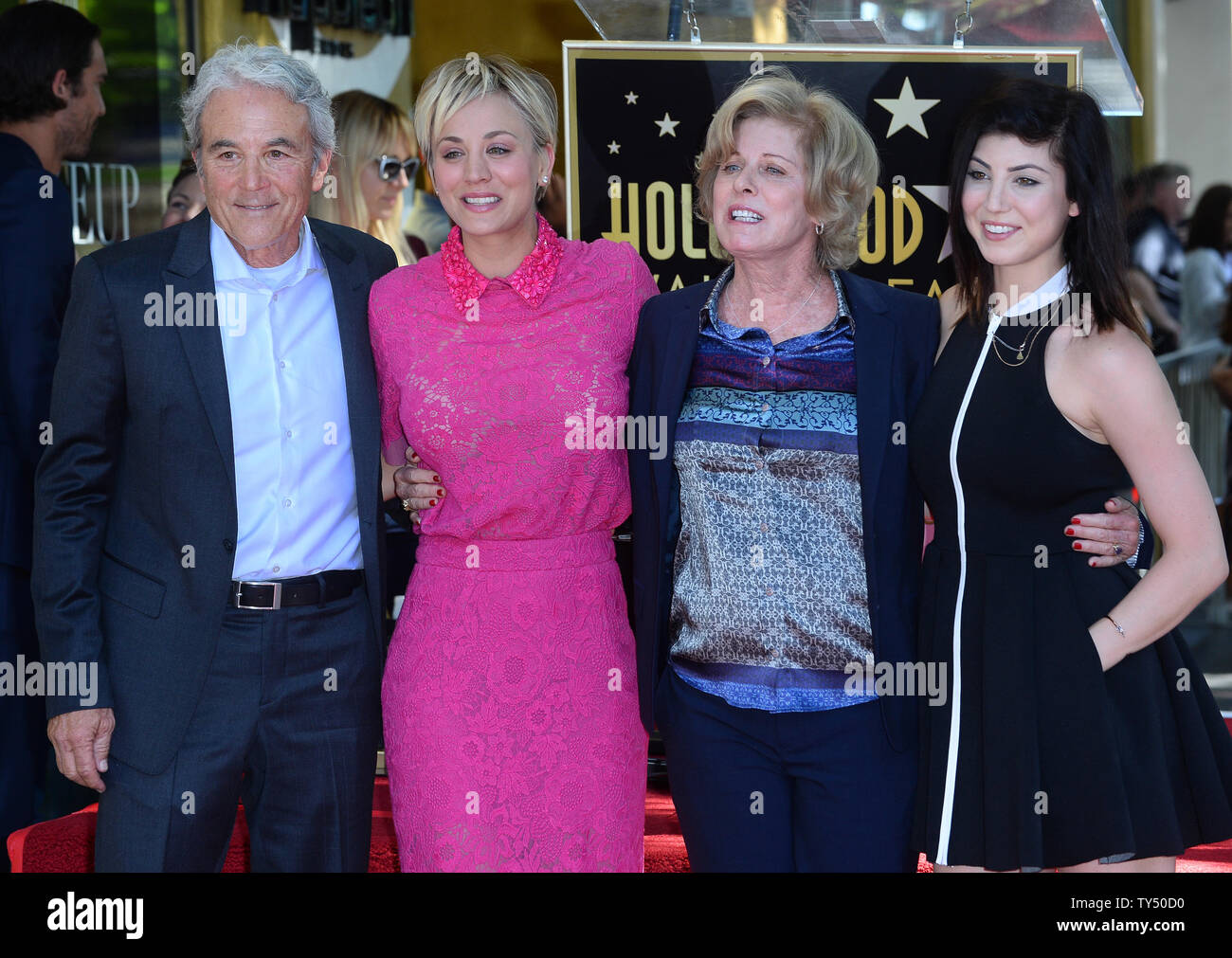 Kaley cuoco and layne ann cuoco fotografías e imágenes de alta