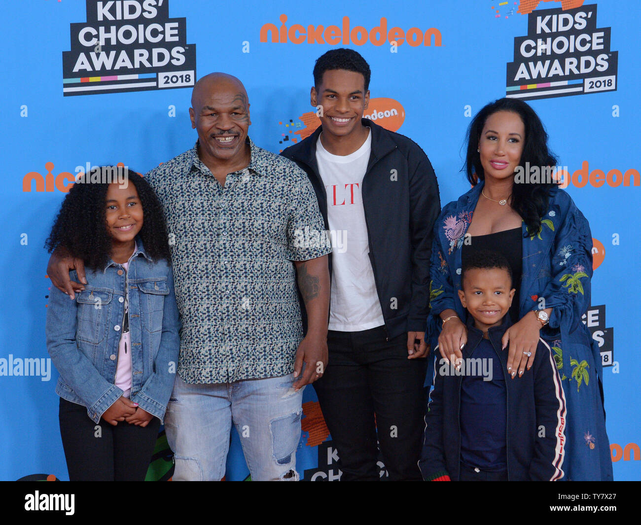 Milán Tyson, Mike Tyson, Miguel León Tyson, Marruecos Tyson (delantera) y Lakiha Spicer (LR Milán Tyson, Mike Tyson, Miguel León Tyson, Marruecos Tyson (delantera) y Lakiha Spicer (LR