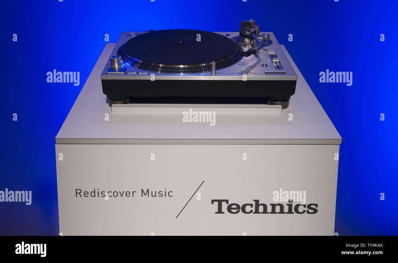 La Panasonic Technics Grand Class tocadiscos hifi de accionamiento directo SL-1200G aparece delante de la Exposición Internacional CES 2016, una de electrónica de consumo, en Las Vegas, Nevada, el 5