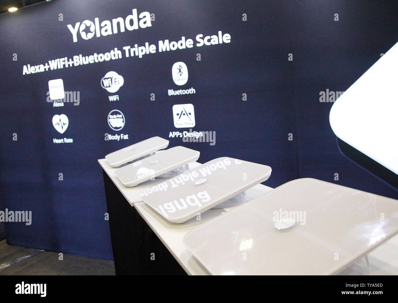 Picasso inversión Hula hoop La Alexa habilitado Yolanda escala inteligente y app en la pantalla durante  el 2019 International CES, en el centro de convenciones Sands en Las Vegas,  Nevada, el 8 de enero de 2019.