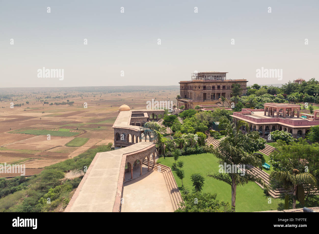 Vista aérea de Tijara neemrana Fort Palace por Alwar en Rajastán, India Foto de stock