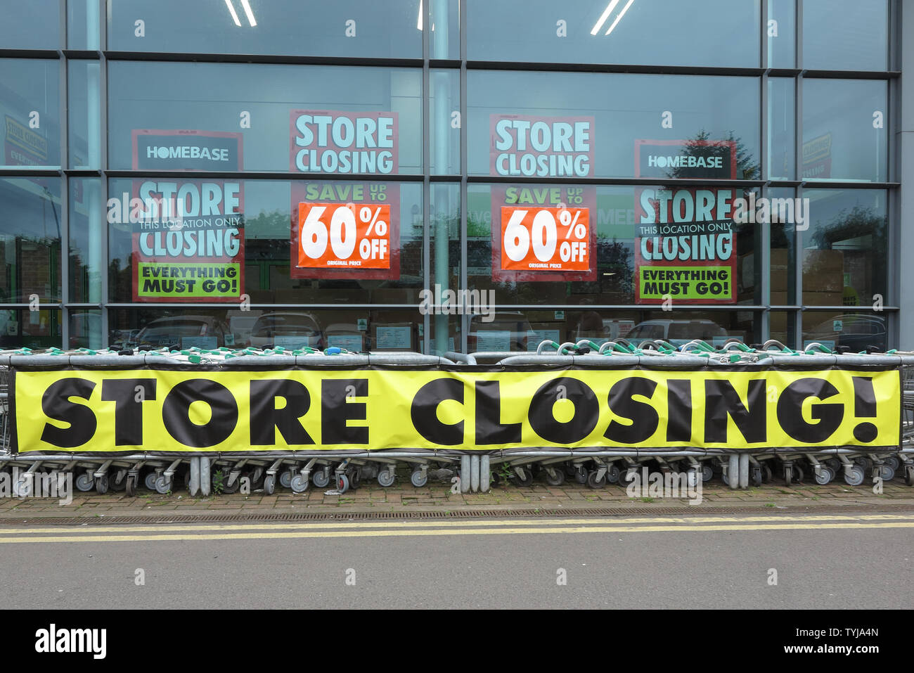 Signo de cierre tienda a base de orígen, Market Drayton, Shropshire Foto de stock
