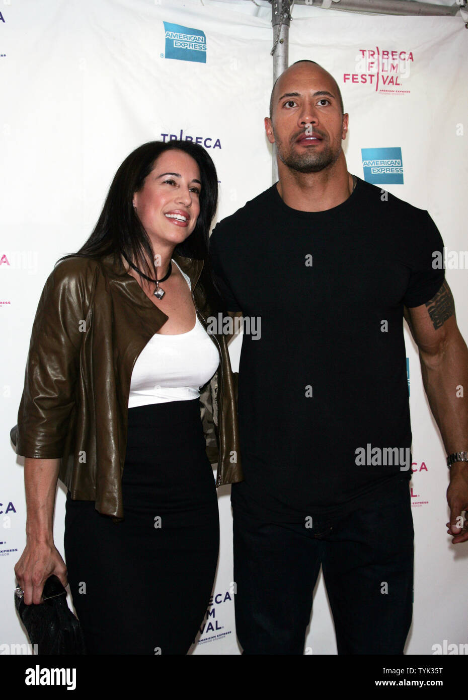 La roca dwayne johnson y esposa dany fotografías e imágenes de alta resolución Alamy