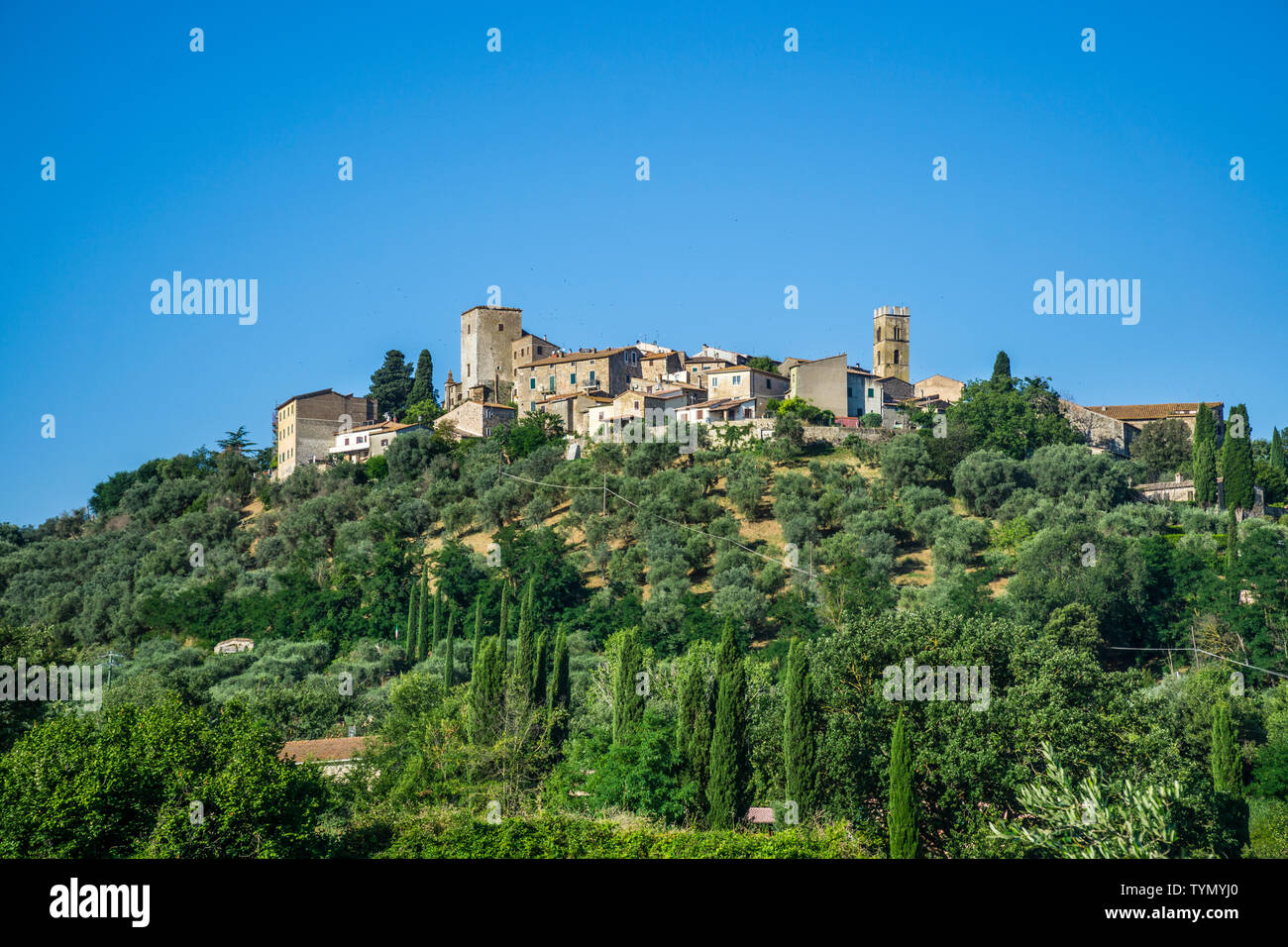 Vista de la colina de la Toscana medieval ciudad de Montemerano, Tascany, Italia Foto de stock