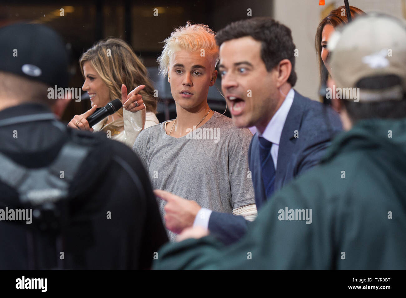 Justin Bieber realiza en la NBC Today Show en el Rockefeller Center en la Ciudad de Nueva York el 10 de septiembre de 2015. Foto por Andrea Hanks/UPI Foto de stock