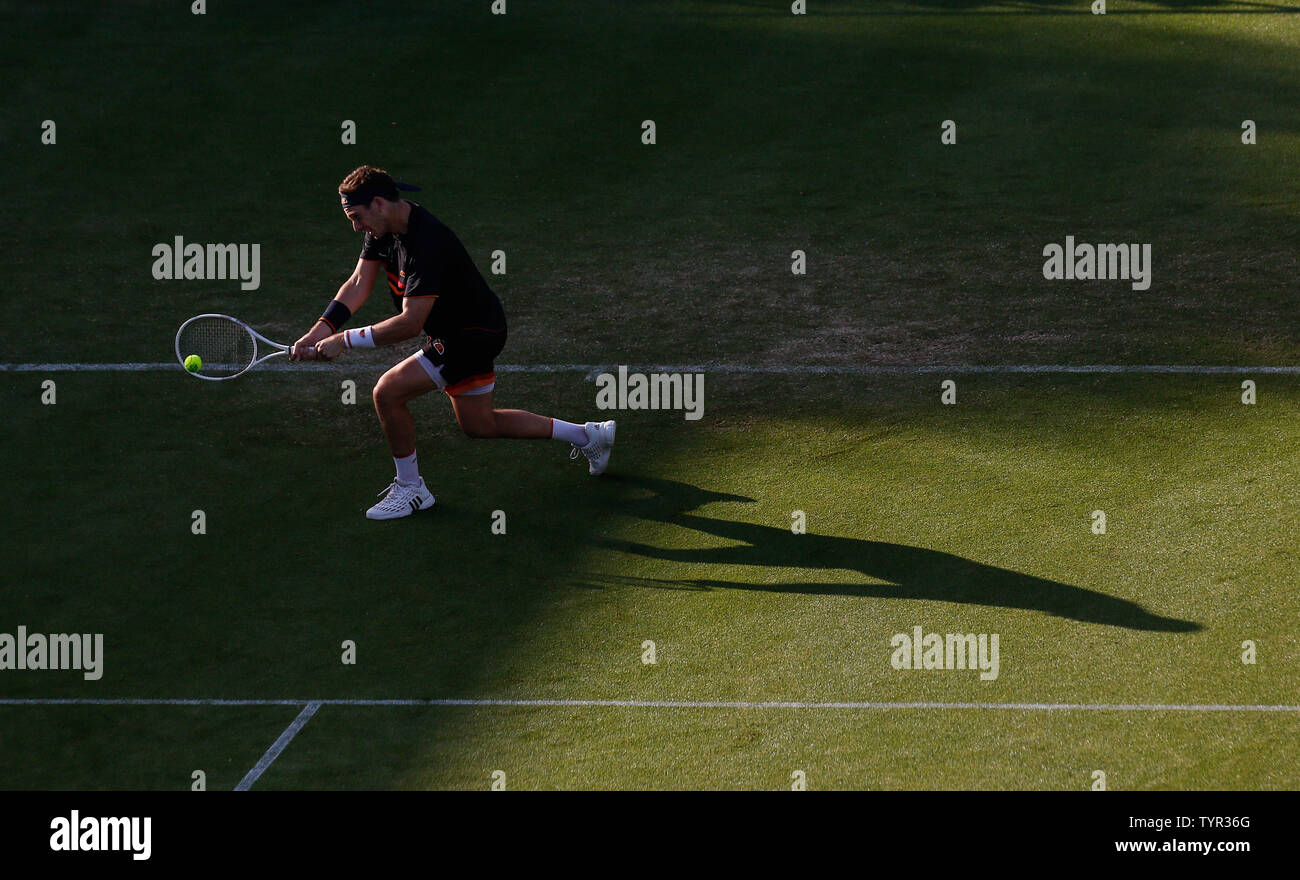 Devonshire Park, Eastbourne, Reino Unido. El 26 de junio, 2019. Nature Valley torneo de tenis internacional; Cameron Norrie (GBR) desempeña un disparo de revés contra Kyle Edmund (GBR) Credit: Además de los deportes de acción/Alamy Live News Foto de stock