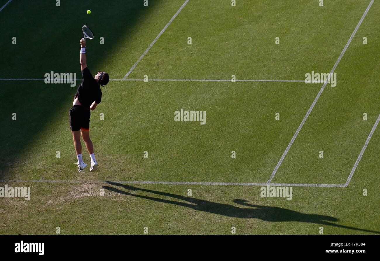 Devonshire Park, Eastbourne, Reino Unido. El 26 de junio, 2019. Nature Valley torneo de tenis internacional; Cameron Norrie (GBR) sirve a Kyle Edmund (GBR) Credit: Además de los deportes de acción/Alamy Live News Foto de stock