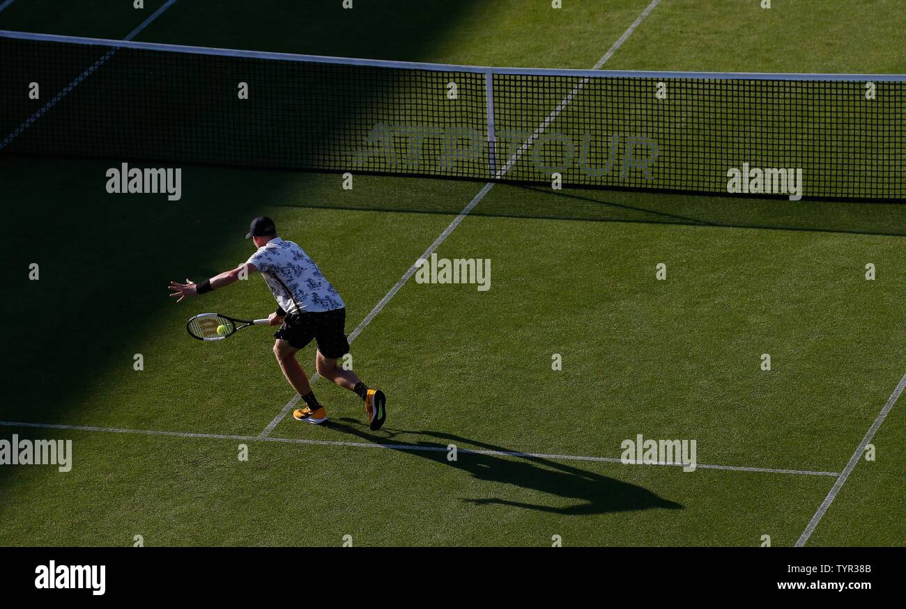 Devonshire Park, Eastbourne, Reino Unido. El 26 de junio, 2019. Nature Valley torneo de tenis internacional; Kyle Edmund (GBR) desempeña un disparo de revés en su partido contra Cameron Norrie (GBR) Crédito: Además de los deportes de acción/Alamy Live News Foto de stock