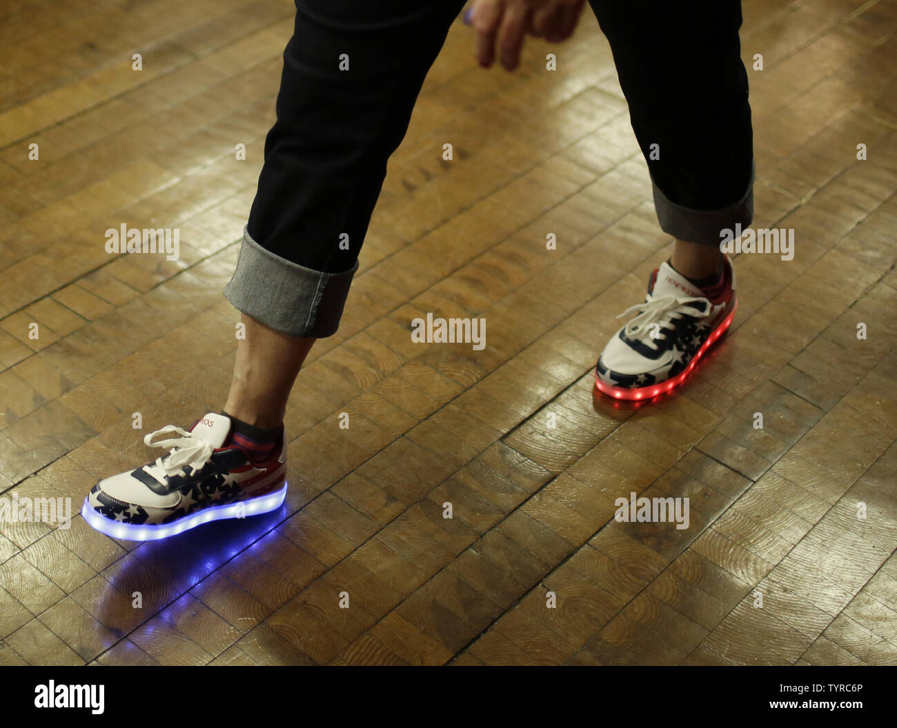 Zapatillas de deporte de triunfo fotografías e imágenes de alta resolución  - Alamy