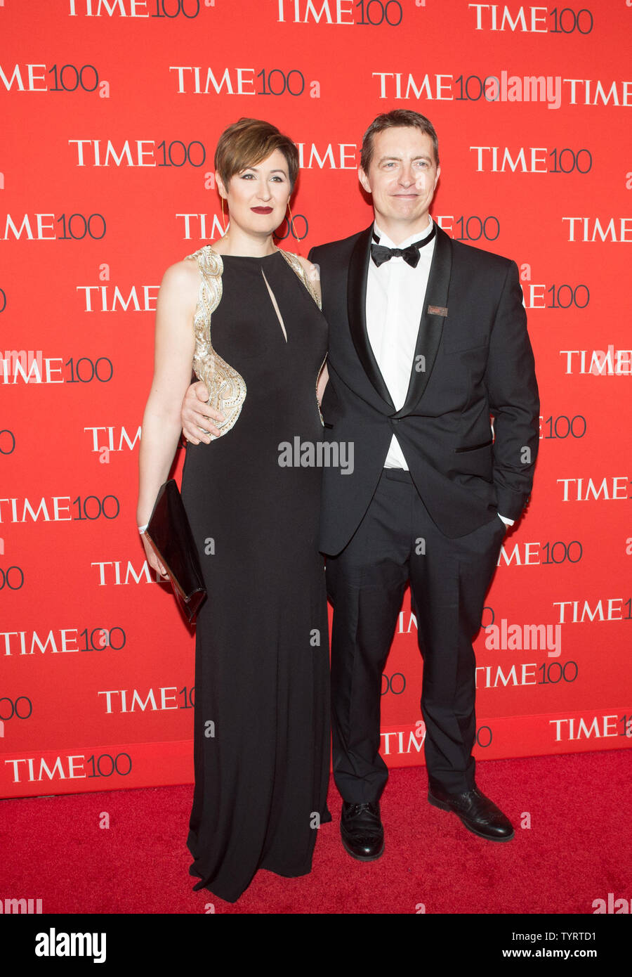 Michael Gillon, R llega a la alfombra roja en el momento 100 Gala en el Frederick P. Rose Hall, casa de Jazz at Lincoln Center, en la Ciudad de Nueva York el 26 de abril de 2017. 100 Tiempo celebra la revista Time la lista de las 100 personas más influyentes del mundo. Foto por Bryan R. Smith/UPI Foto de stock