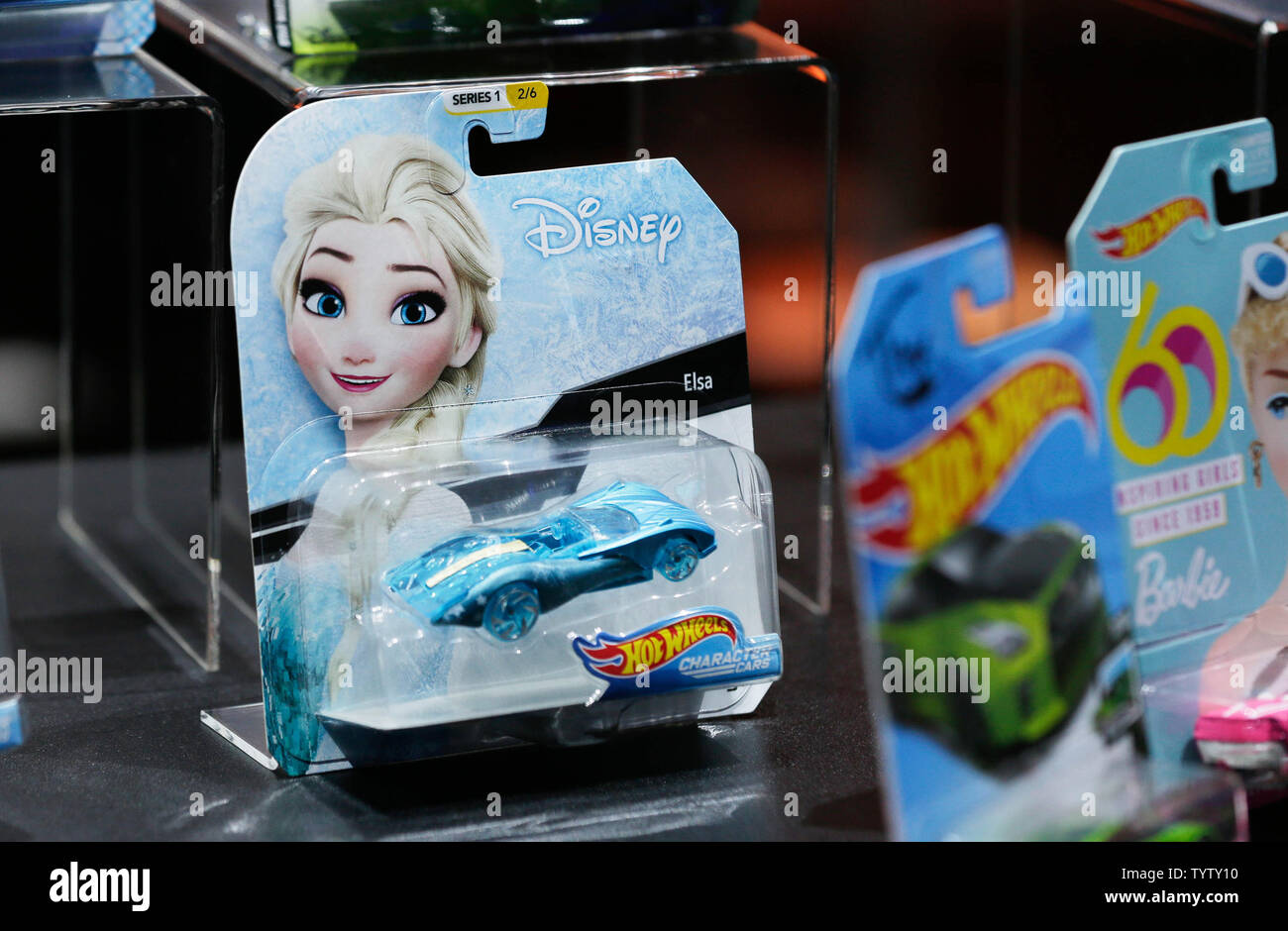 Disney's congelados coches Hot Wheels de Mattel están en exhibición en el  116a American International Toy Fair en el Centro de Convenciones Jacob K.  Javits en Nueva York el 16 de febrero