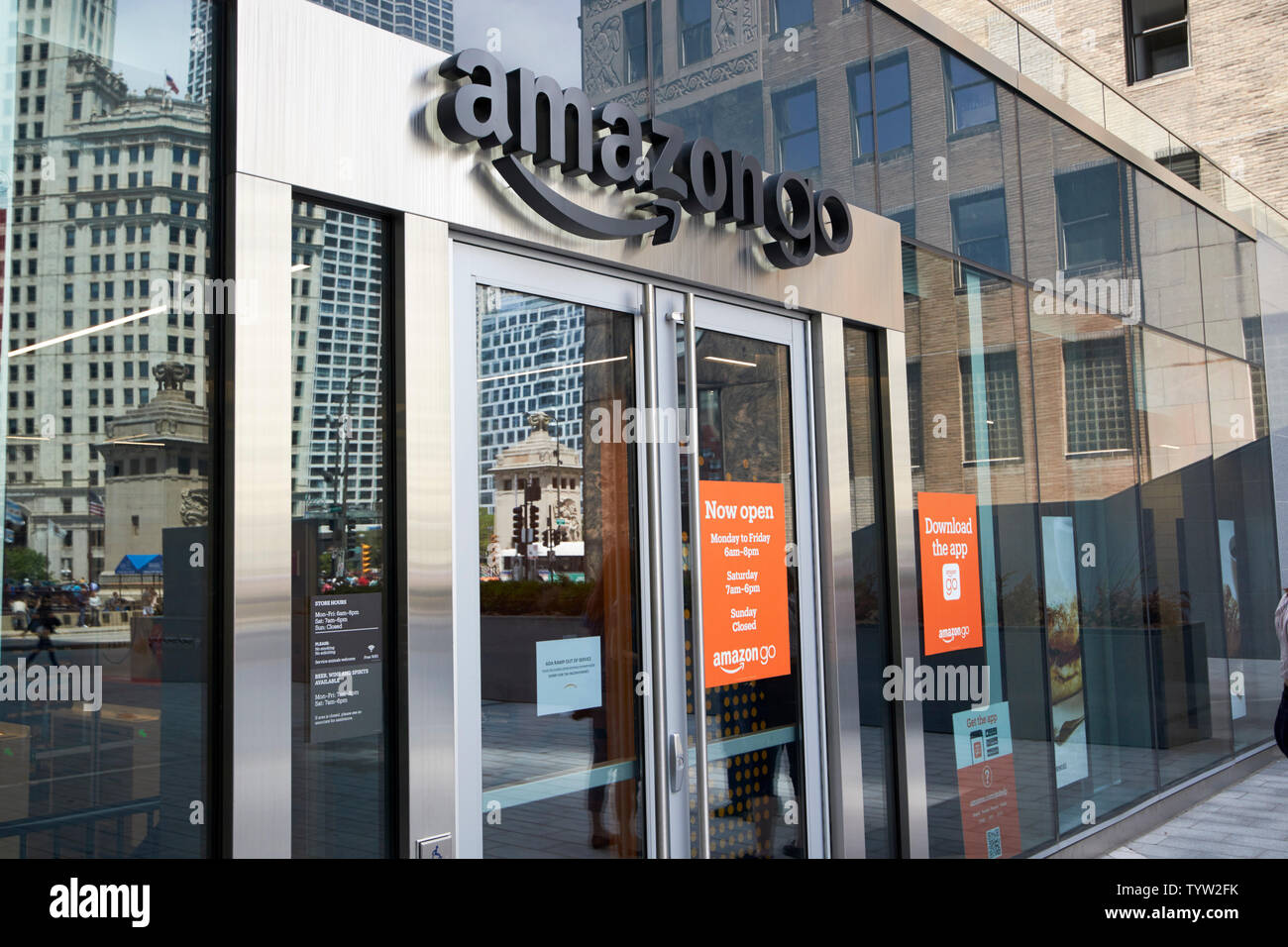 Amazon ir de tiendas de conveniencia en el centro de Chicago IL USA  Fotografía de stock - Alamy