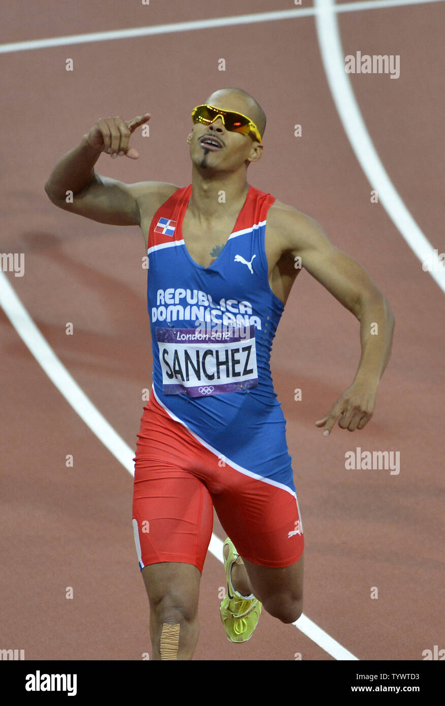 Félix Sánchez de la República Dominicana reacciona tras ganar la medalla de  oro en los 400 m vallas de hombres Final en los Juegos Olímpicos de Londres  2012 El 6 de agosto