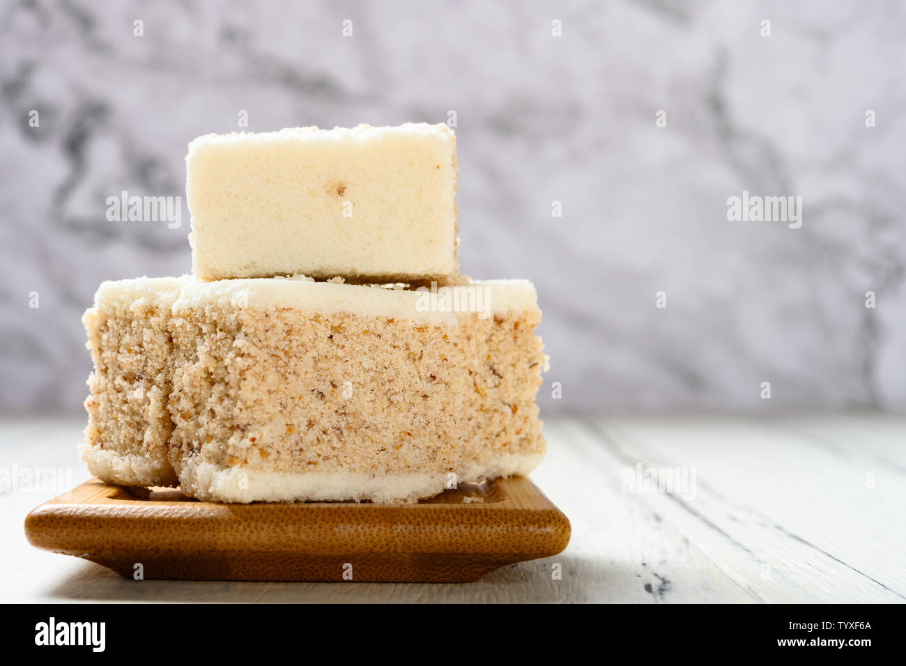 Pastel de osmanthus fotografías e imágenes de alta resolución - Alamy