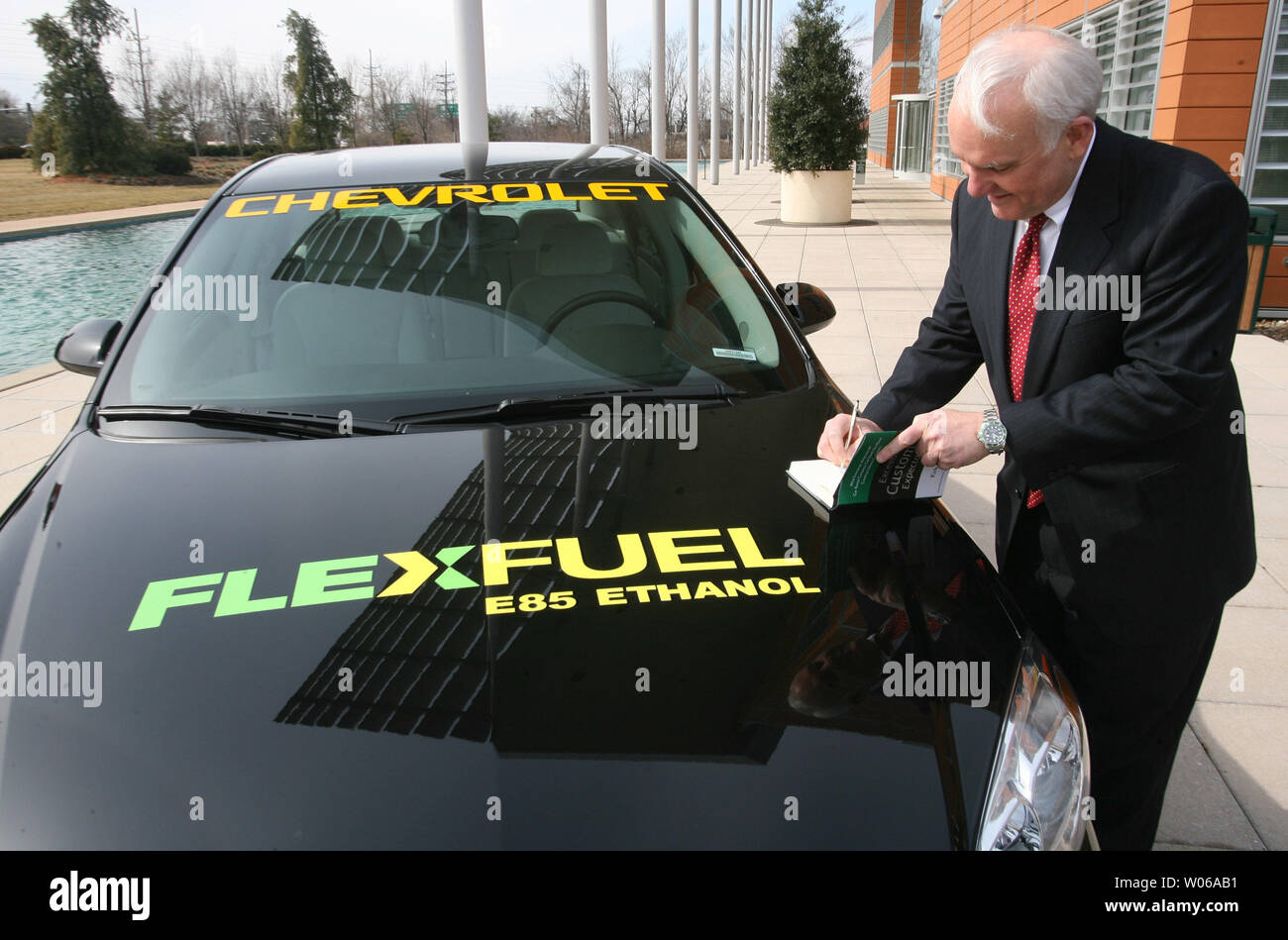 Andrew C. Taylor, Presidente y CEO de Enterprise RentACar hace notas