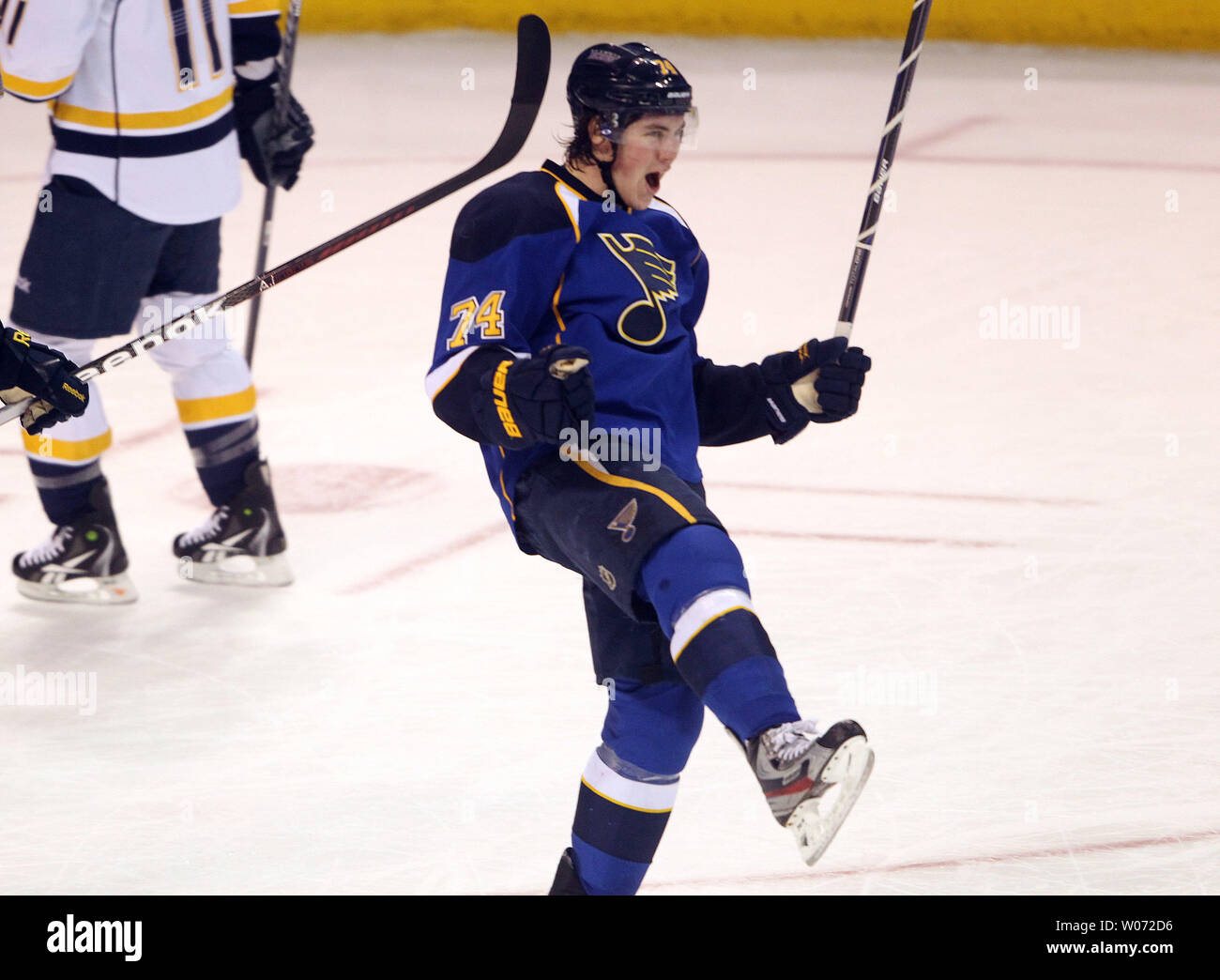 St. Louis Blues T.J. Oshie stretches before a pre-season game against the Colorado Avalanche at the Scottrade Center in St. Louis on September 21, 2010. UPI/Bill Greenblatt Stock Photo - Alamy