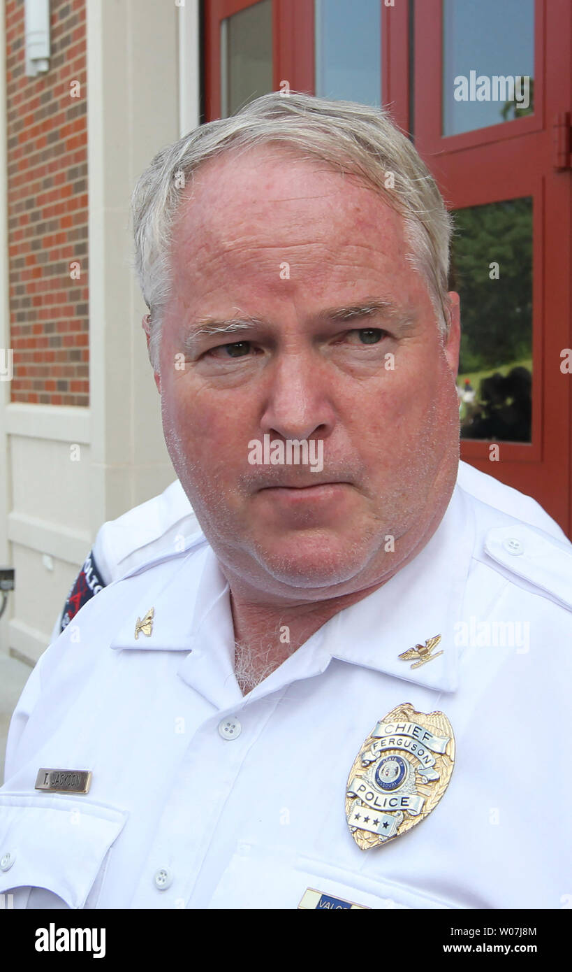 Ferguson, jefe de la policía de Missouri Thomas Jackson mostrado en este 11 de agosto de 2014 Foto de archivo será el paso hacia abajo, se anunció en Ferguson, Missouri, el 11 de marzo de 2015. Jacksons partida se denomina separación mutua y será efectiva el 19 de marzo. Jackson está dejando a raíz de un informe que el Departamento de Justicia acusó a la ciudad que la policía y el sistema judicial de prejuicios raciales. Foto por Bill Greenblatt/UPI Foto de stock