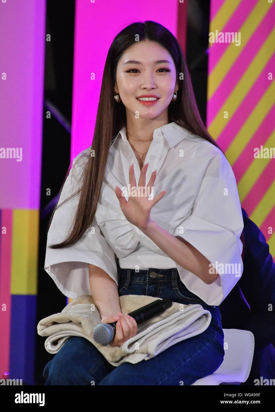 La cantante surcoreana Chungha asiste al 'KCON 2019 Japón' en  Chiba-Prefecture, Japón el 18 de mayo de 2019. KCON es caso de todos los  contenidos culturales coreanos en que K-POP, K-Belleza, K-Moda,
