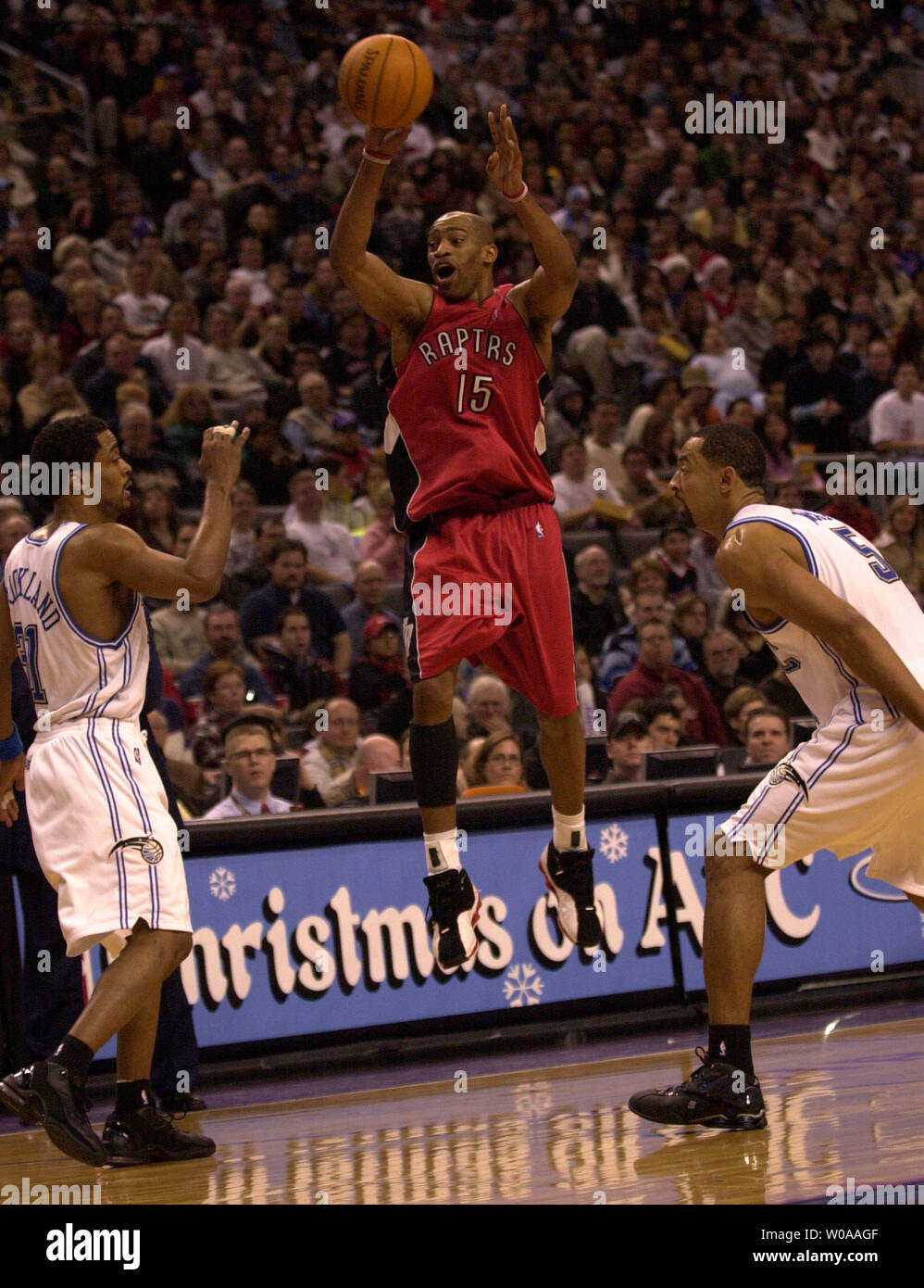 Toronto Raptors Vince Carter makes a reverse dunk during second half NBA  action against the Washington Wizards in Toronto Sunday Nov. 28, 2004. The  Wizards beat the Raptors 114-109. (AP PHOTO/Aaron Harris