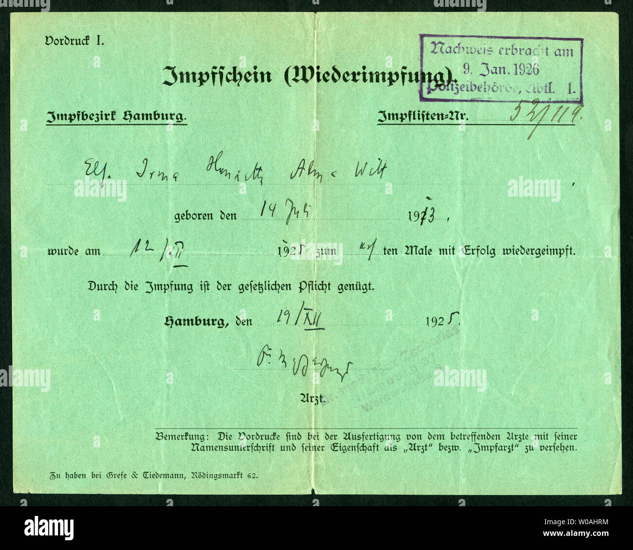 Europa, Deutschland, Hamburgo, grüner Impfschein ( ), Vorderseite Wiederimpfung, ausgestellt am 19. 12. 1925. / Europa, Alemania, Hamburgo, certi verde Foto de stock