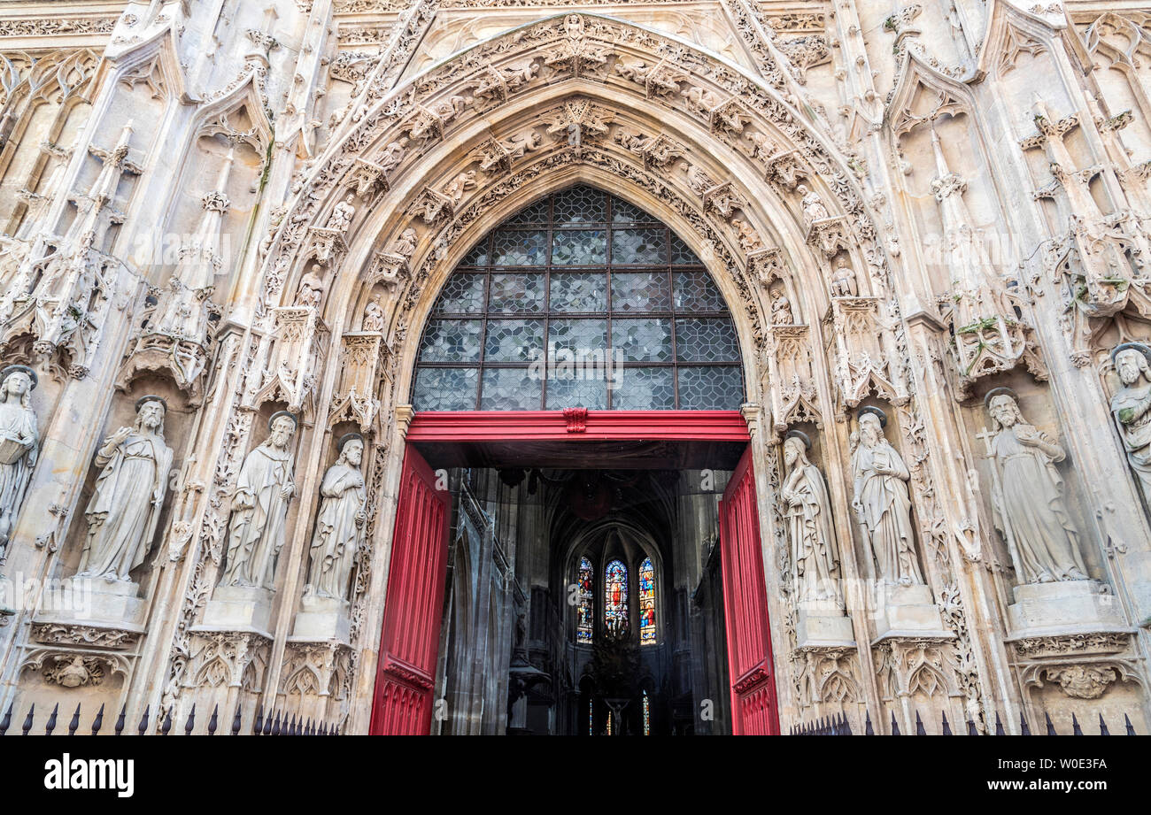 Francia, 4º arrondissement de París, Iglesia de estilo gótico de Saint-Merri pórtico ojival Foto de stock