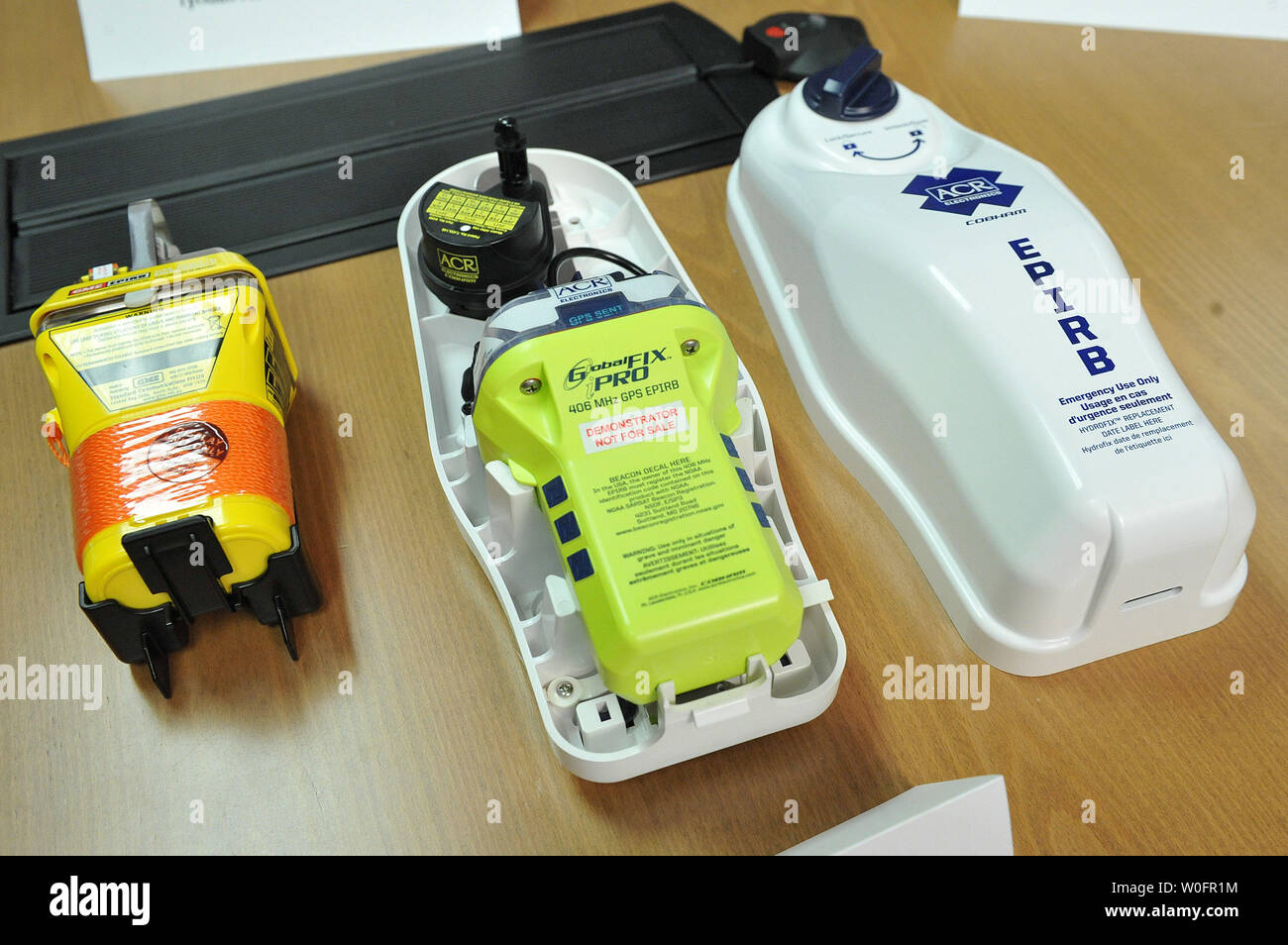 Las radiobalizas que indica la posición de emergencia (EPIRB) para uso