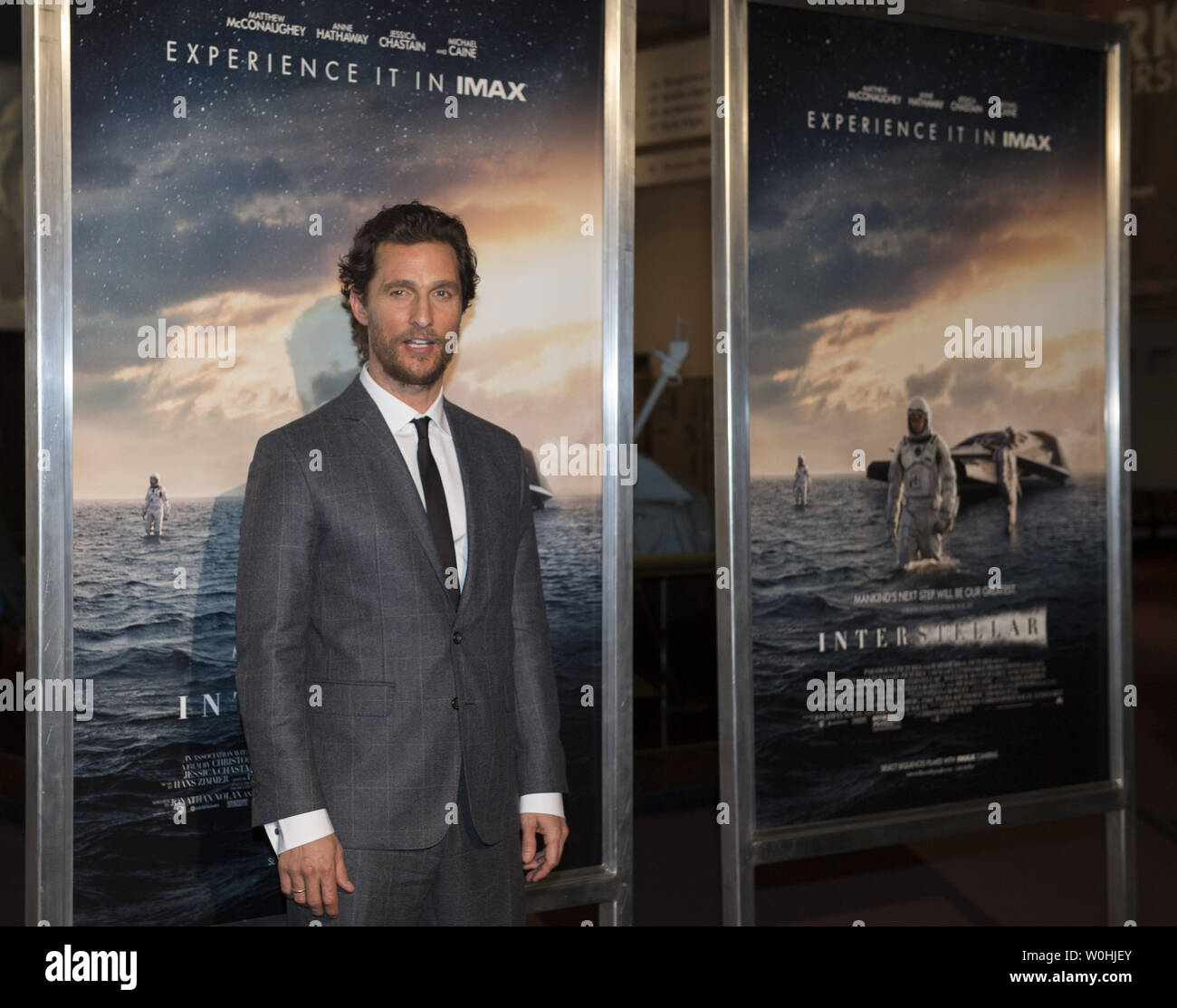 Matthew McConaughey llega a la alfombra roja para el estreno de la película 'Interstellar' en el Smithsonian Air and Space Museum en el National Mall en Washington, DC, 5 de noviembre de 2014. UPI/Molly Riley Foto de stock