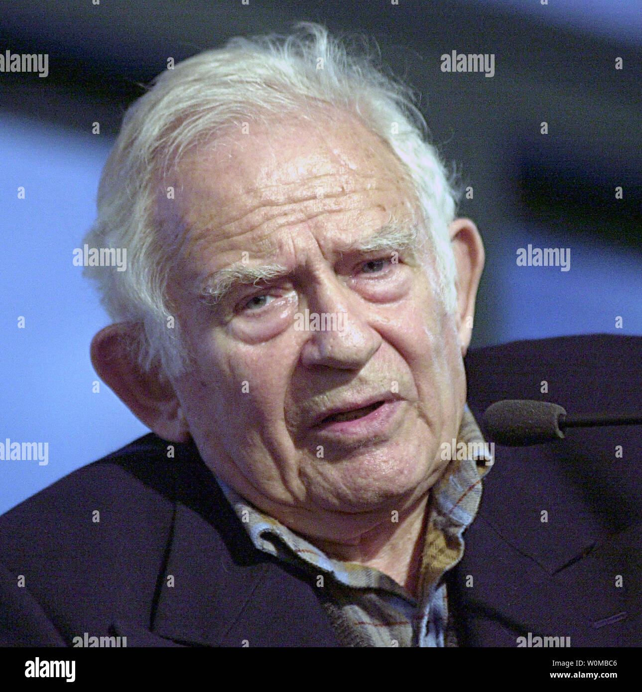 Autor Norman Mailer, mostrado en este 30 de abril de 2002 Foto de archivo  en Nueva York un almacén de libros de Barnes and Noble, ha muerto a los 84  años de