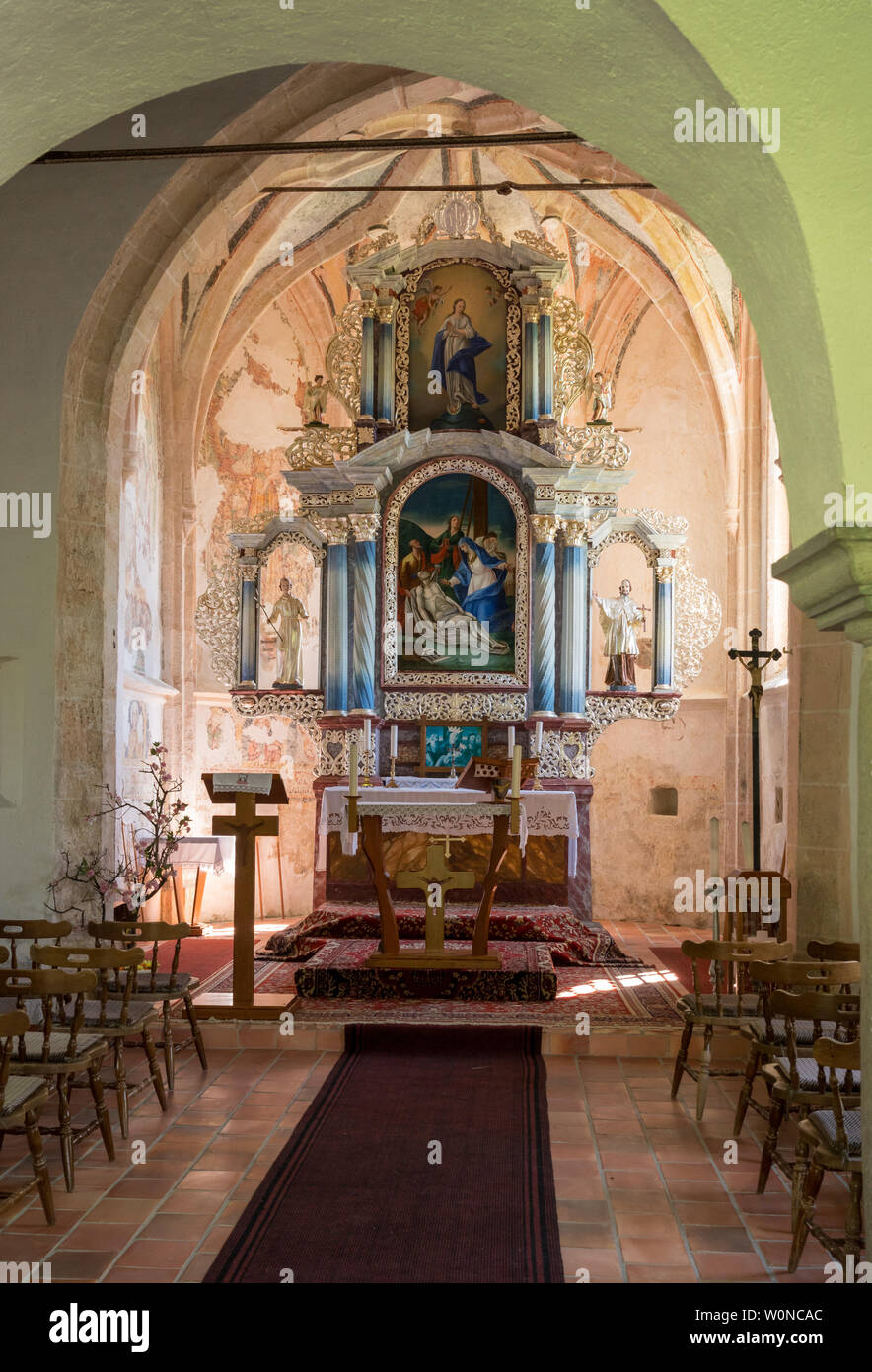 Altar de la iglesia de la cueva fotografías e imágenes de alta