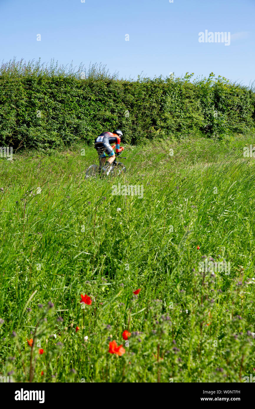 Un ciclista montando la elite hombres de tiempo de prueba en la carretera nacional campeonatos que tuvo lugar en Norfolk Junio 2019 Foto de stock