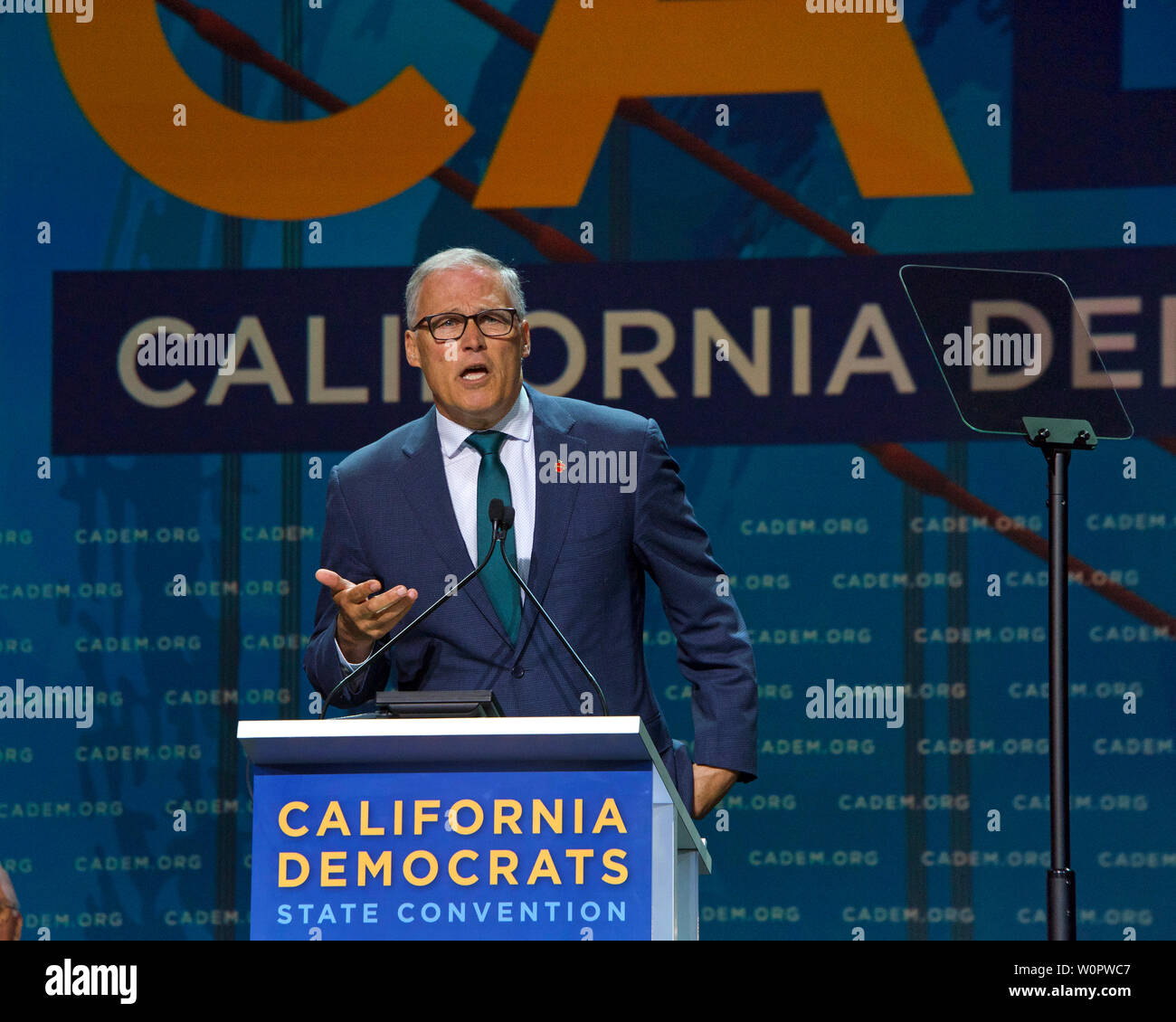 San Francisco, CA - Junio 01, 2019: El candidato presidencial Jay Inslee, regulador de Washington, hablando en la Convención Nacional Demócrata en Moscone Foto de stock