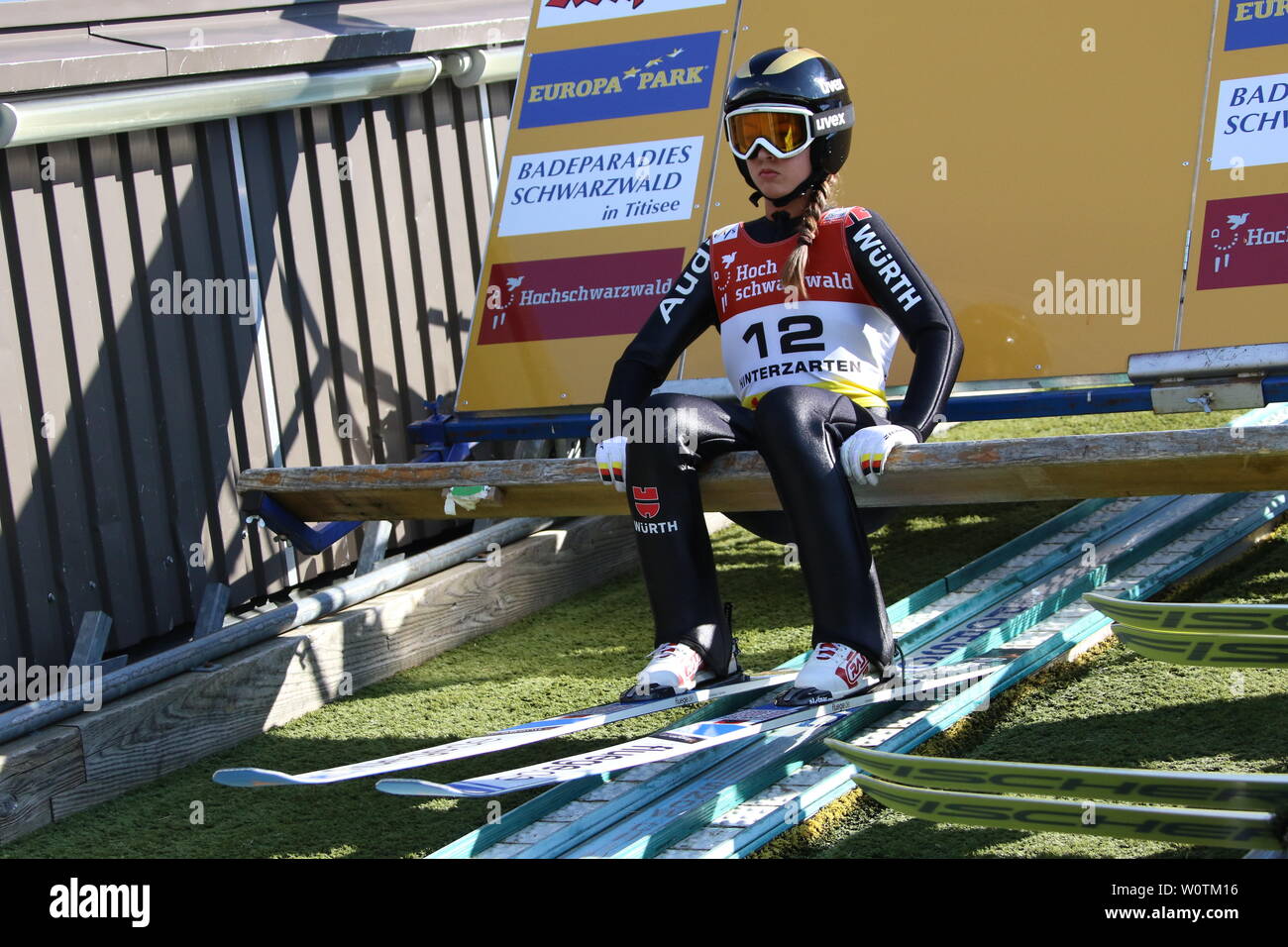 Juliane Seyfarth (TSG Ruhla) bei der Skisprung DM Einzel Hinterzarten 2018 Foto de stock
