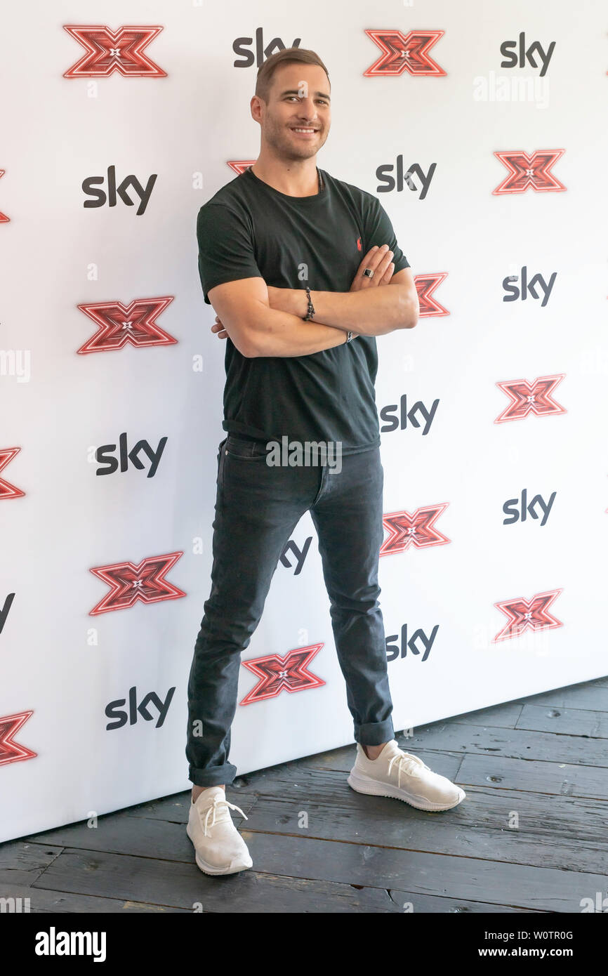 Ignacio Uriarte de la banda Lions Head durante el Factor X, pulse el botón TALK y fotografiado el 23 de agosto de 2018, en Berlín, Alemania. Foto de stock