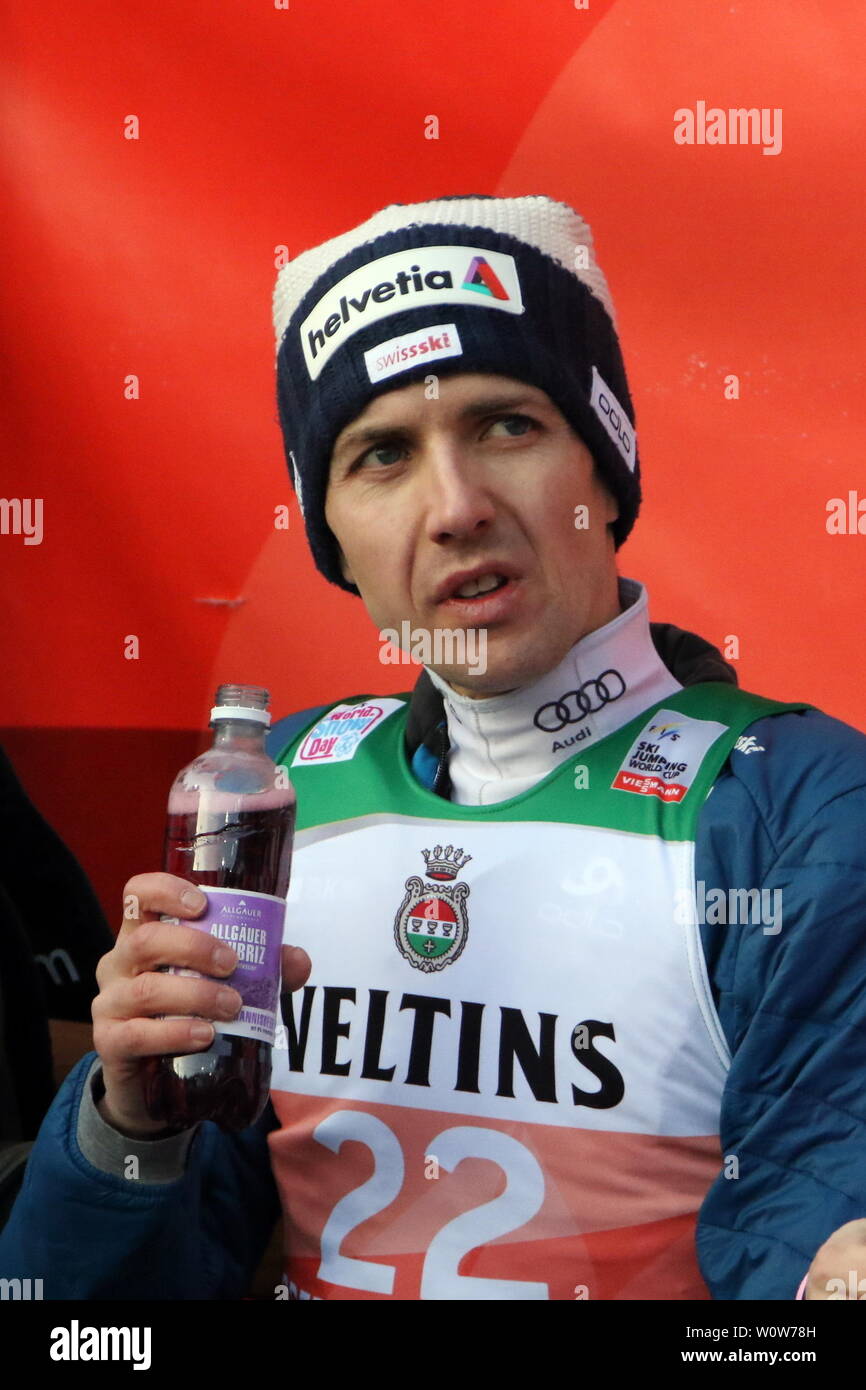 Simon Ammann (Schweiz /SUI) mit Trinkflasche bei der Qualifikation Vierschanzentournee Oberstdorf 18-19 Foto de stock