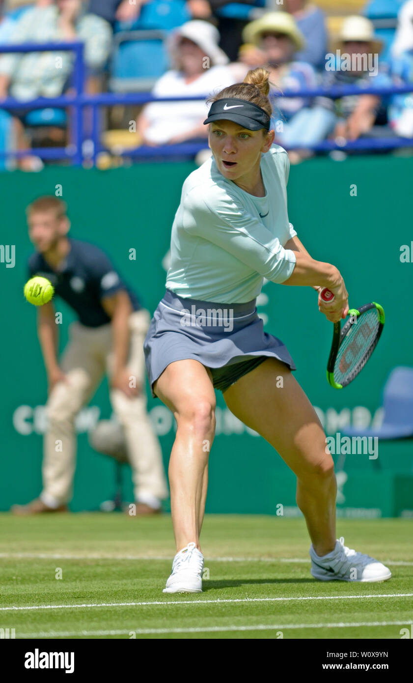 Simona Halep Rom Jugando A Las Damas Se Duplica A La Naturaleza Internacional De Tenis Del Valle En Devonshire Park Eastbourne Reino Unido El 28 De Junio 2019 Fotografia De Stock Alamy