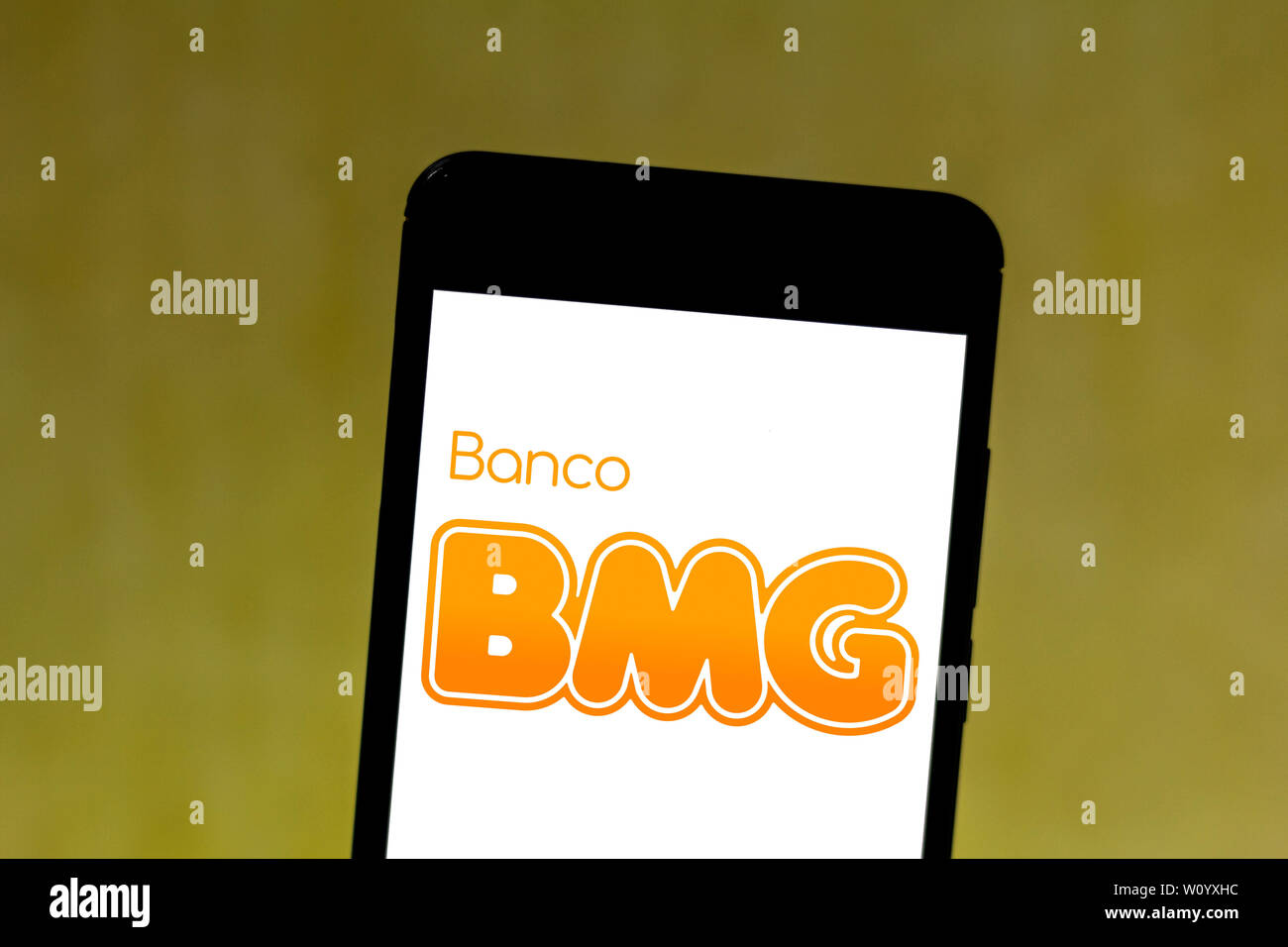 Brasil. El 1 de junio de 2019. En esta foto ilustrativa el Banco BMG se ve  el logotipo aparece en un smartphone. Crédito: Rafael Henrique  SOPA/Images/Zuma alambre/Alamy Live News Fotografía de stock -