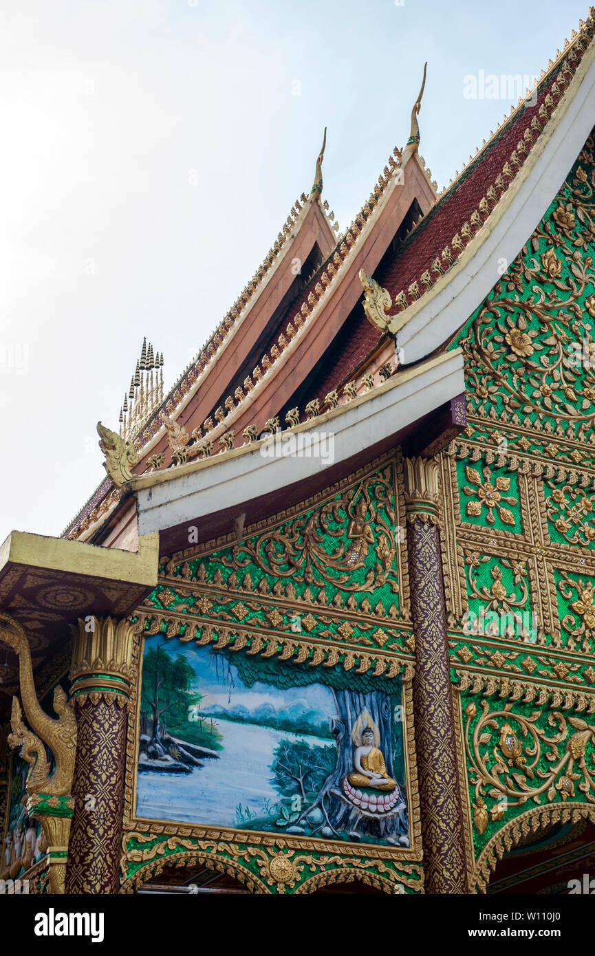 Detalle de la fachada del siglo XVI Wat Inpeng en Vientiane, Laos. Foto de stock