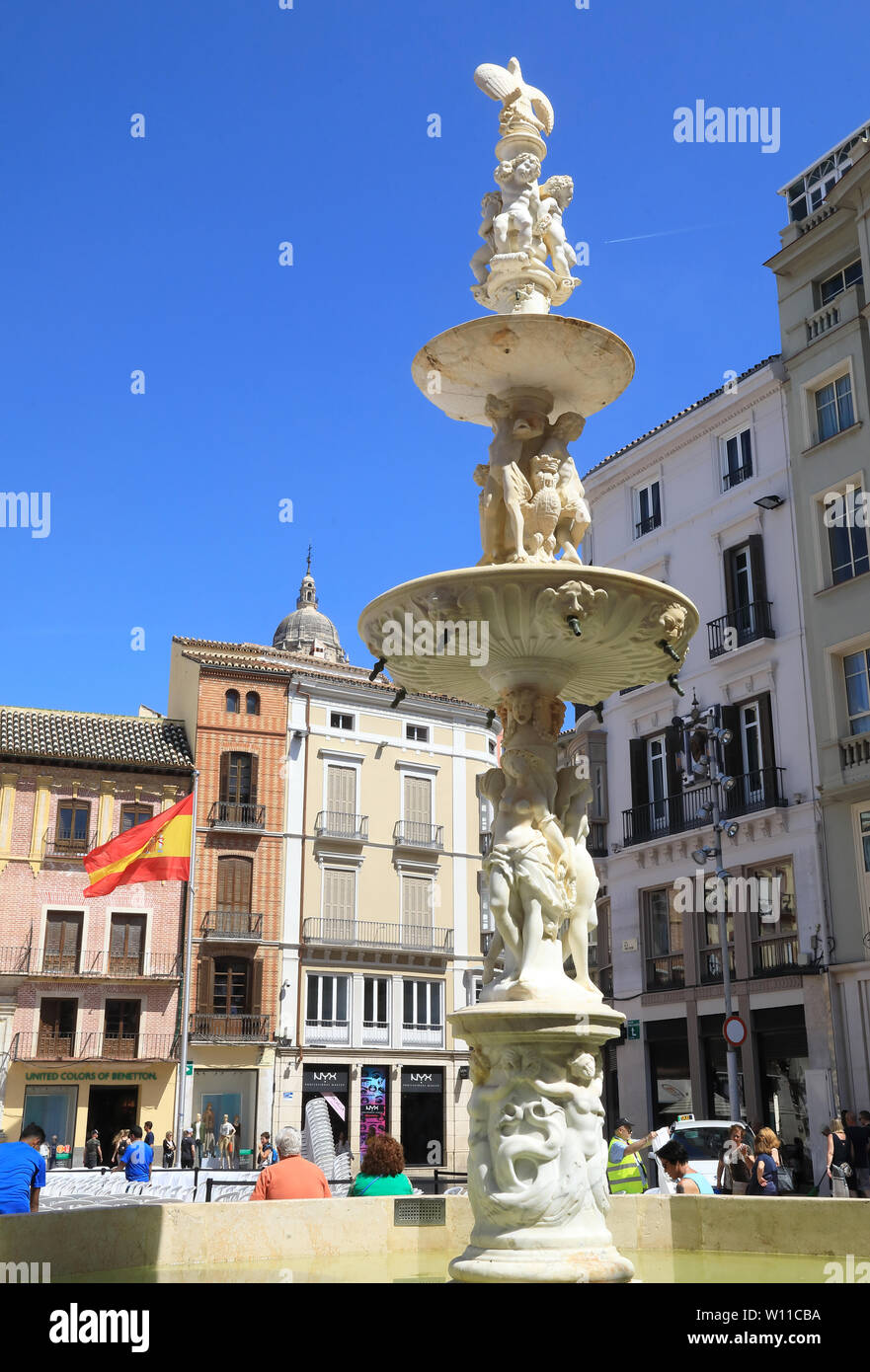 La fuente de la Plaza de la Constitución, en el casco antiguo de la ciudad  de Málaga, en España, Europa Fotografía de stock - Alamy