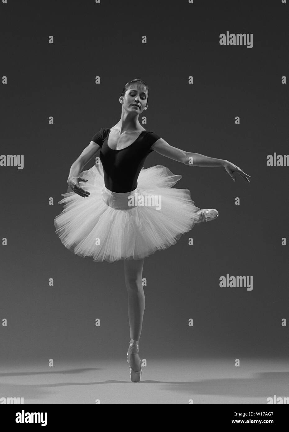posiciones de ballet fotografías e imágenes de alta resolución - Alamy
