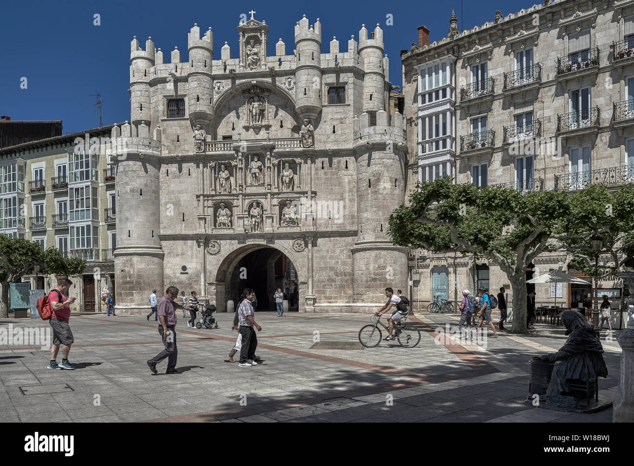 El Arco de Santa María la antigua puerta de la muralla de la ciudad de Burgos. Monumento Nacional y declarado Bien de Interés Cultural, España Foto de stock