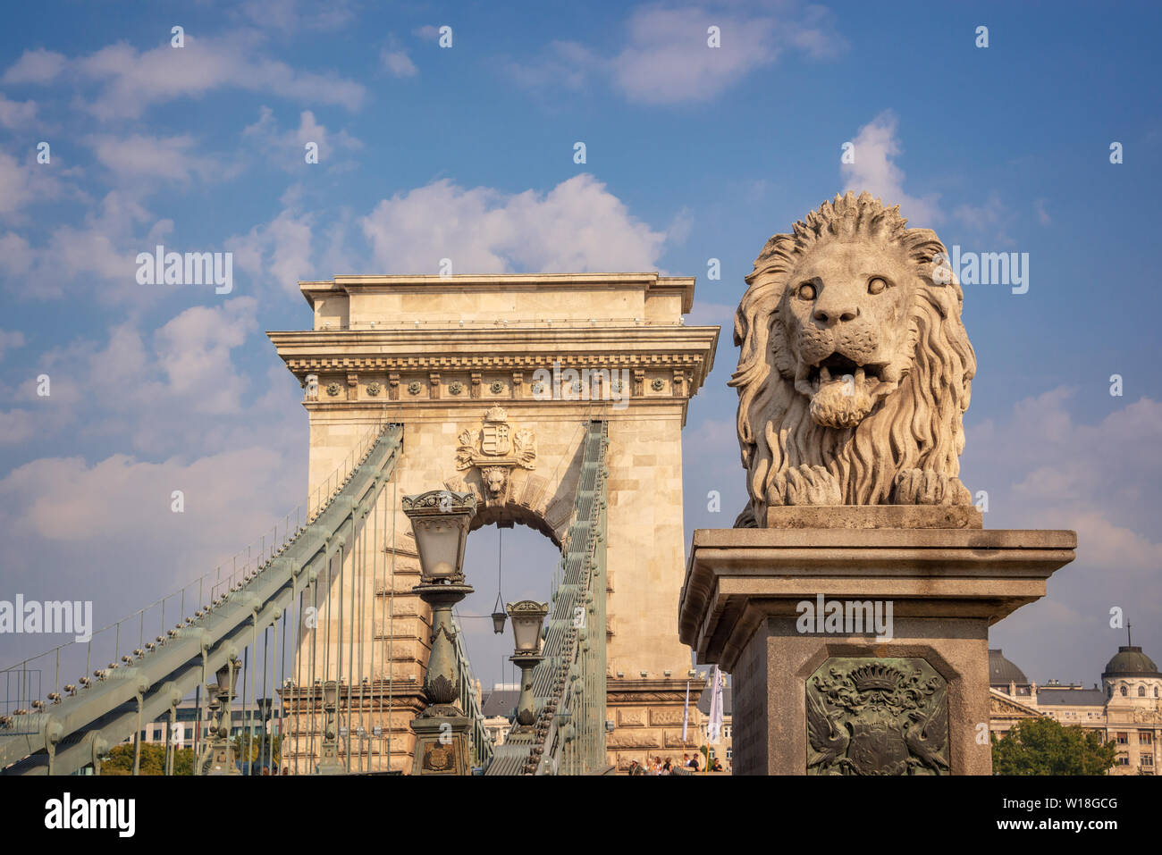 Puente de las cadenas sobre el río Danubio en Budapest, Hungría Foto de stock