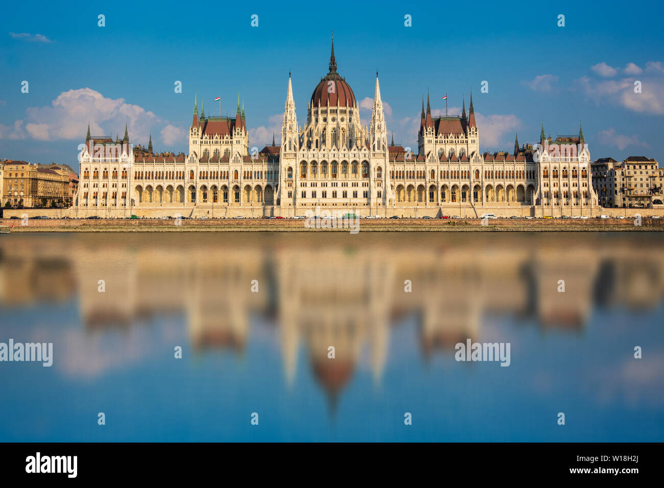 El Parlamento de Budapest y el río Danubio, Hungría Foto de stock