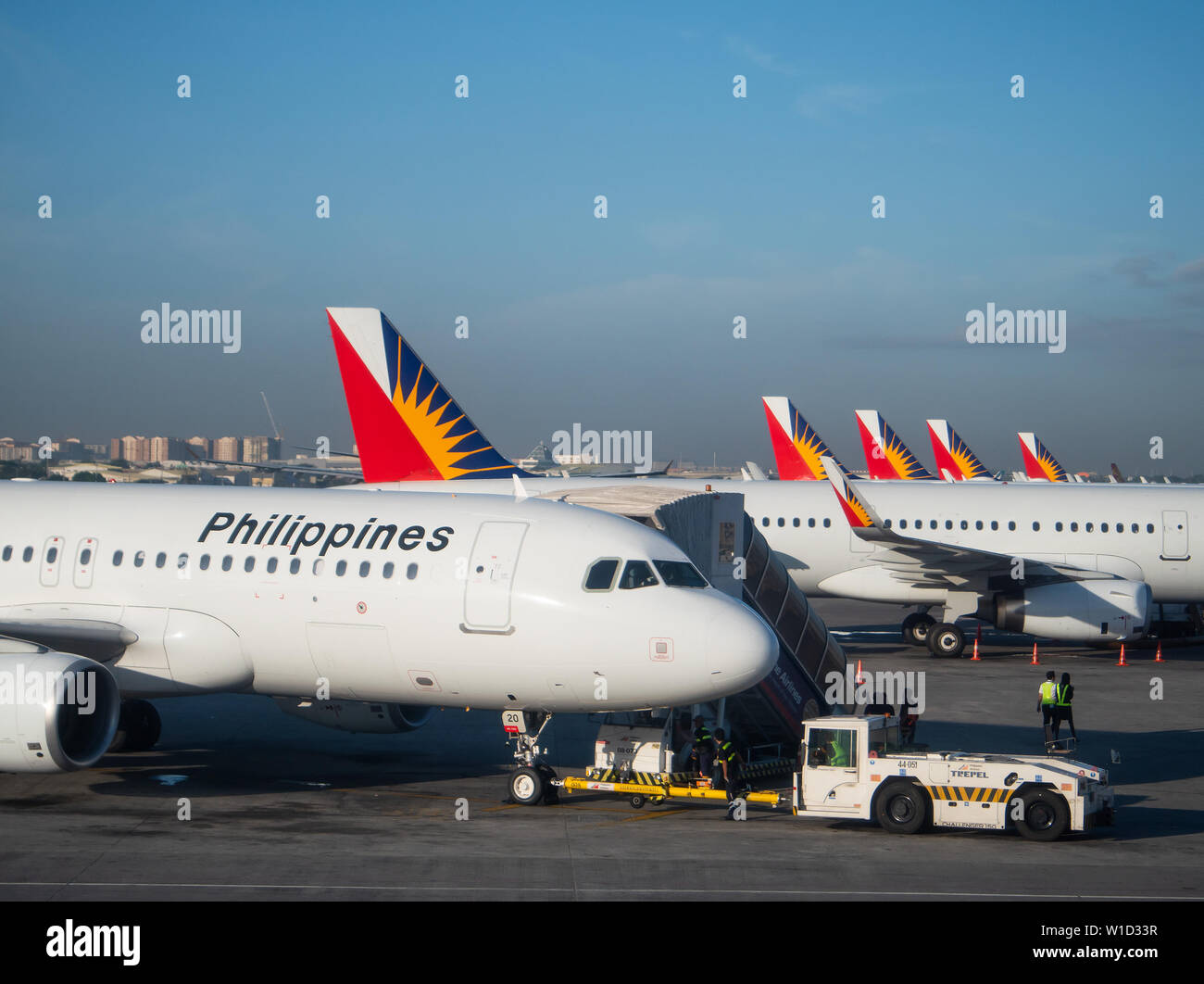 Manila, Filipinas - Marzo 28, 2019: Airbus A320 y A321 aerolíneas de Philippine Airlines en el Aeropuerto Internacional Ninoy Aquino, Terminal 2, i Foto de stock