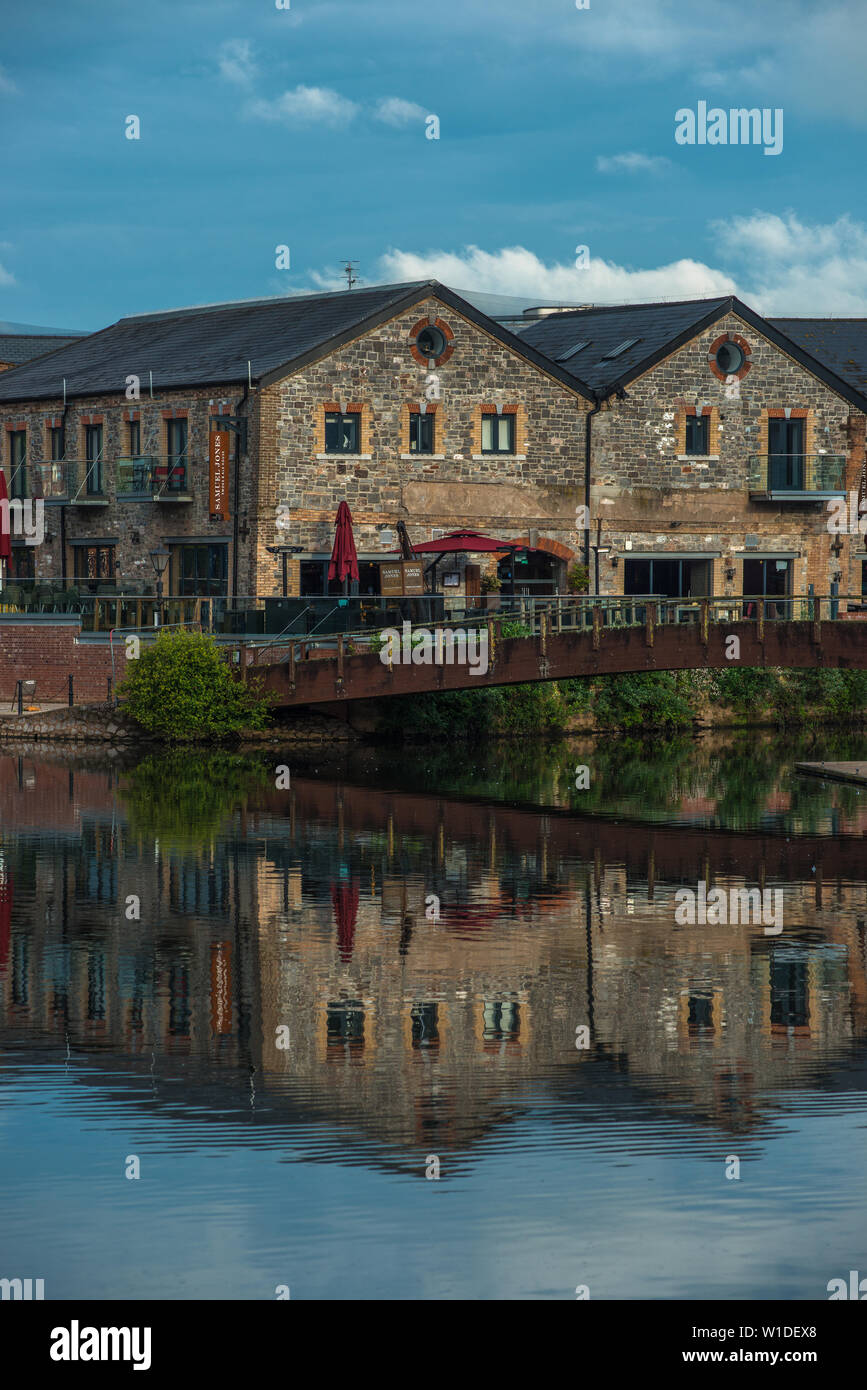Exeter Quay o zona de Quayside, temprano en la mañana la luz. Devon, Inglaterra, Reino Unido. Foto de stock